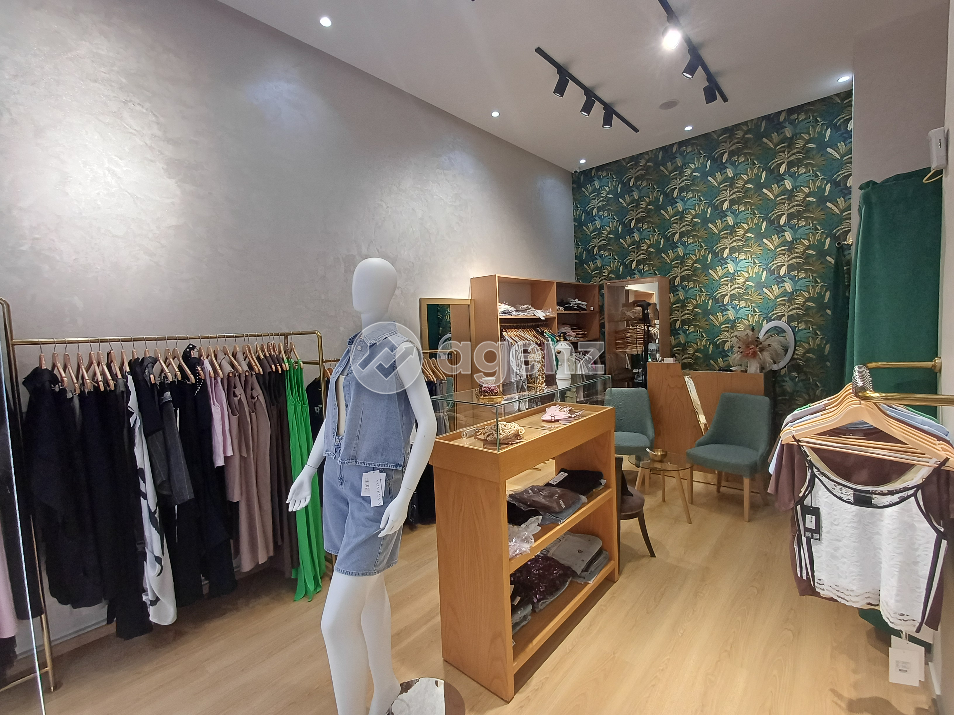 Local commercial - Emplacement à visibilité optimale — 3