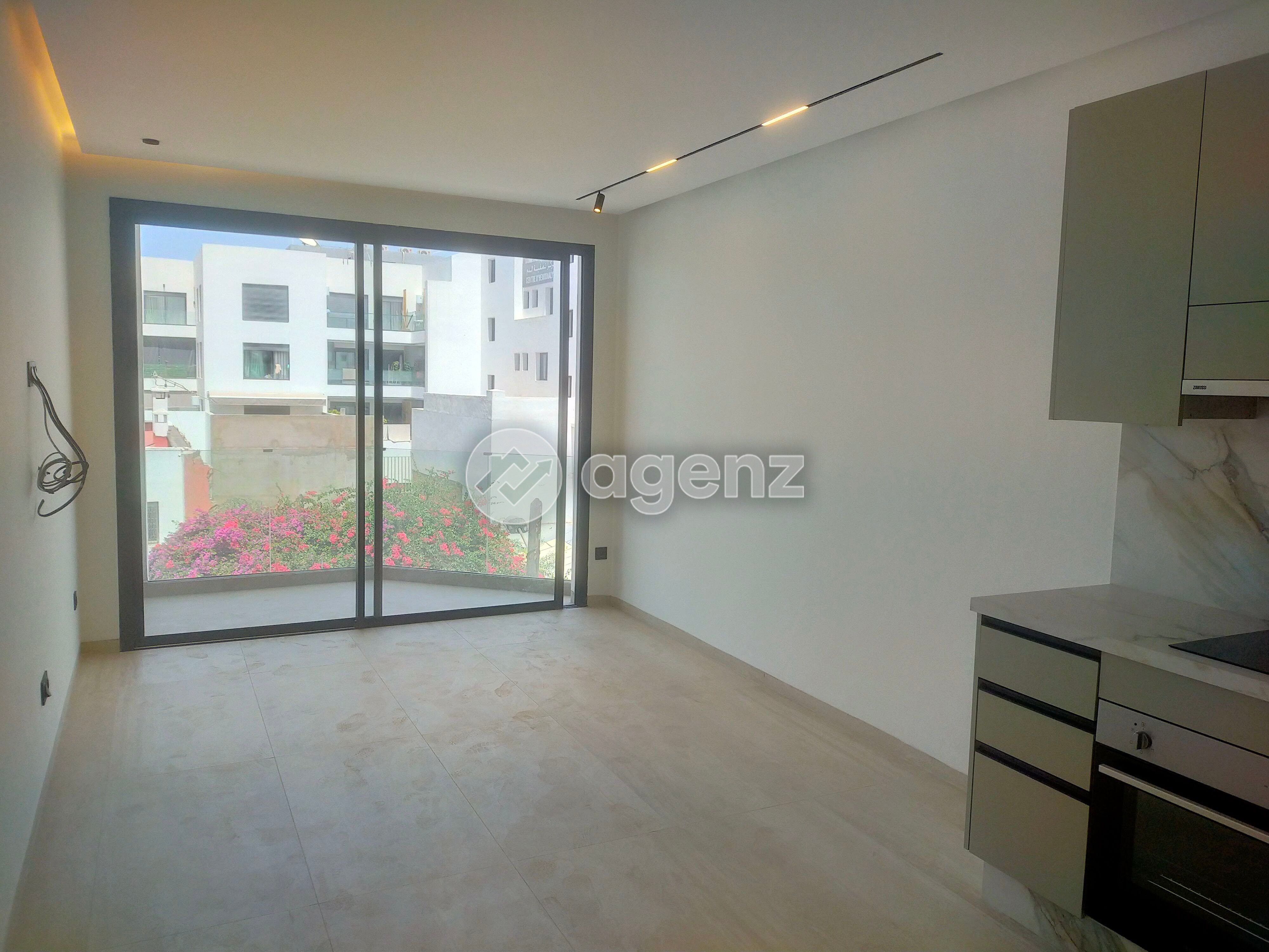 Appartement traversant à louer vide, sur l'Oasis