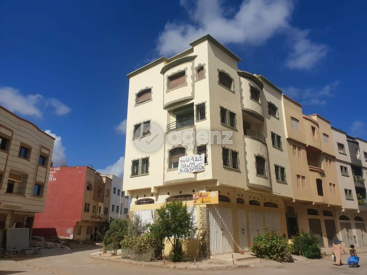  Immeuble à vendre Bouznika R+3 – 3 façades – 4 appartements + commerce
 — 2