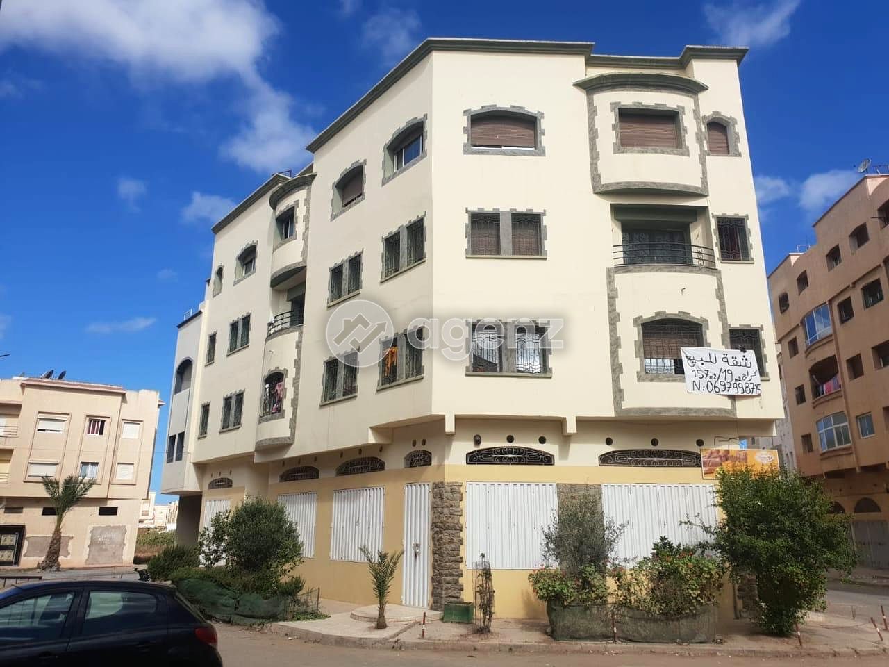  Immeuble à vendre Bouznika R+3 – 3 façades – 4 appartements + commerce
 — 3