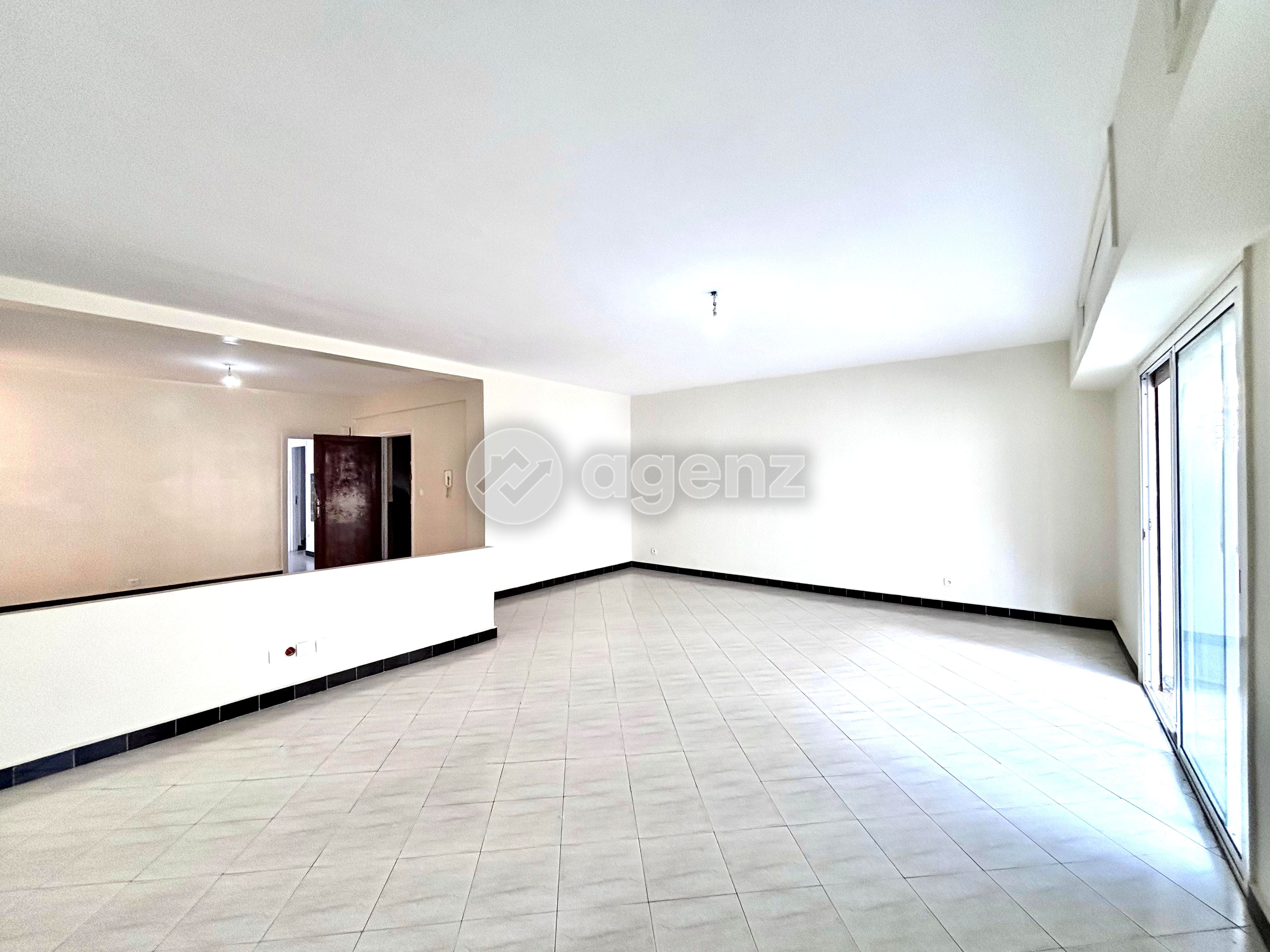 Élégant Appartement de 3 chambres à louer à Gauthier — 2