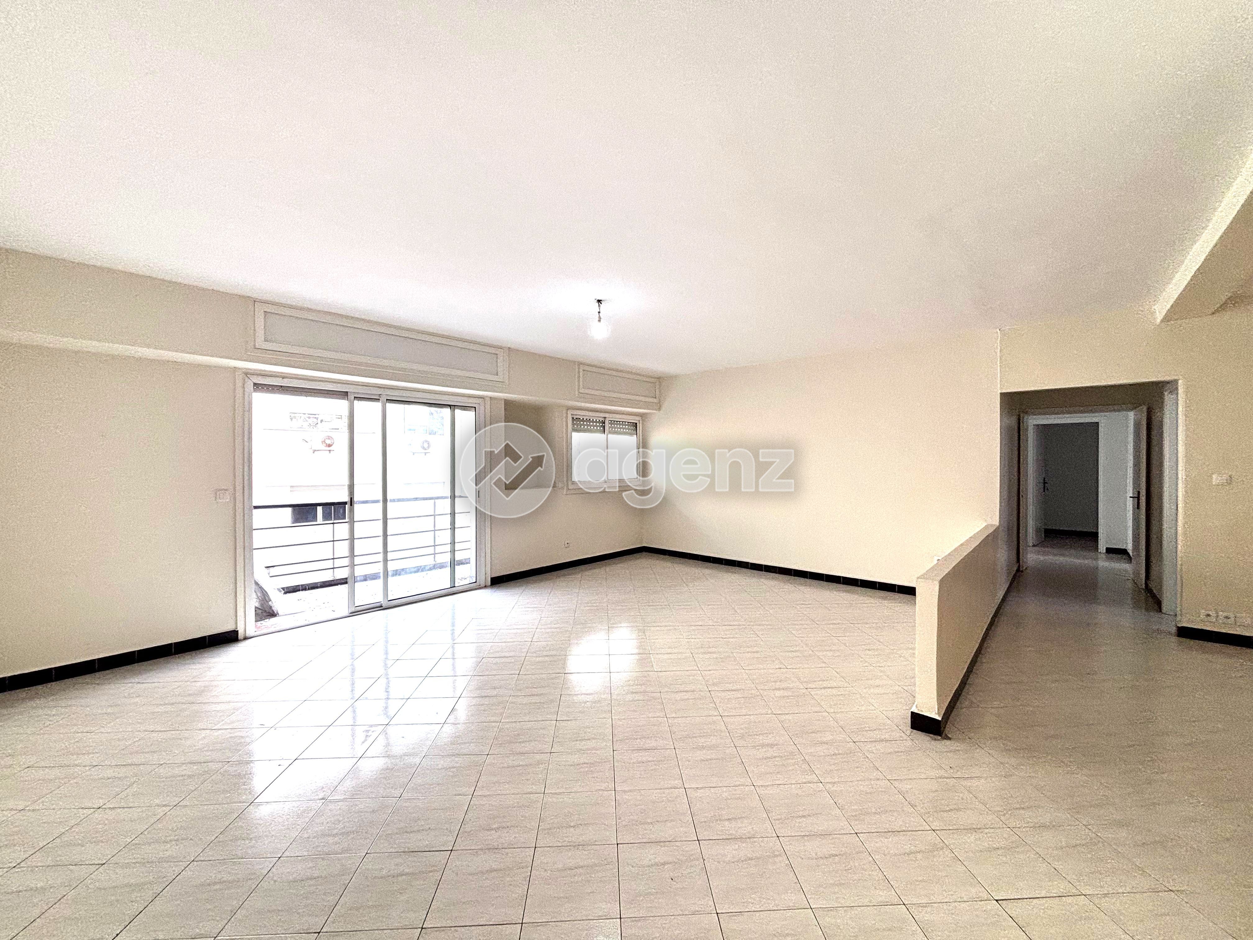 Élégant Appartement de 3 chambres à louer à Gauthier