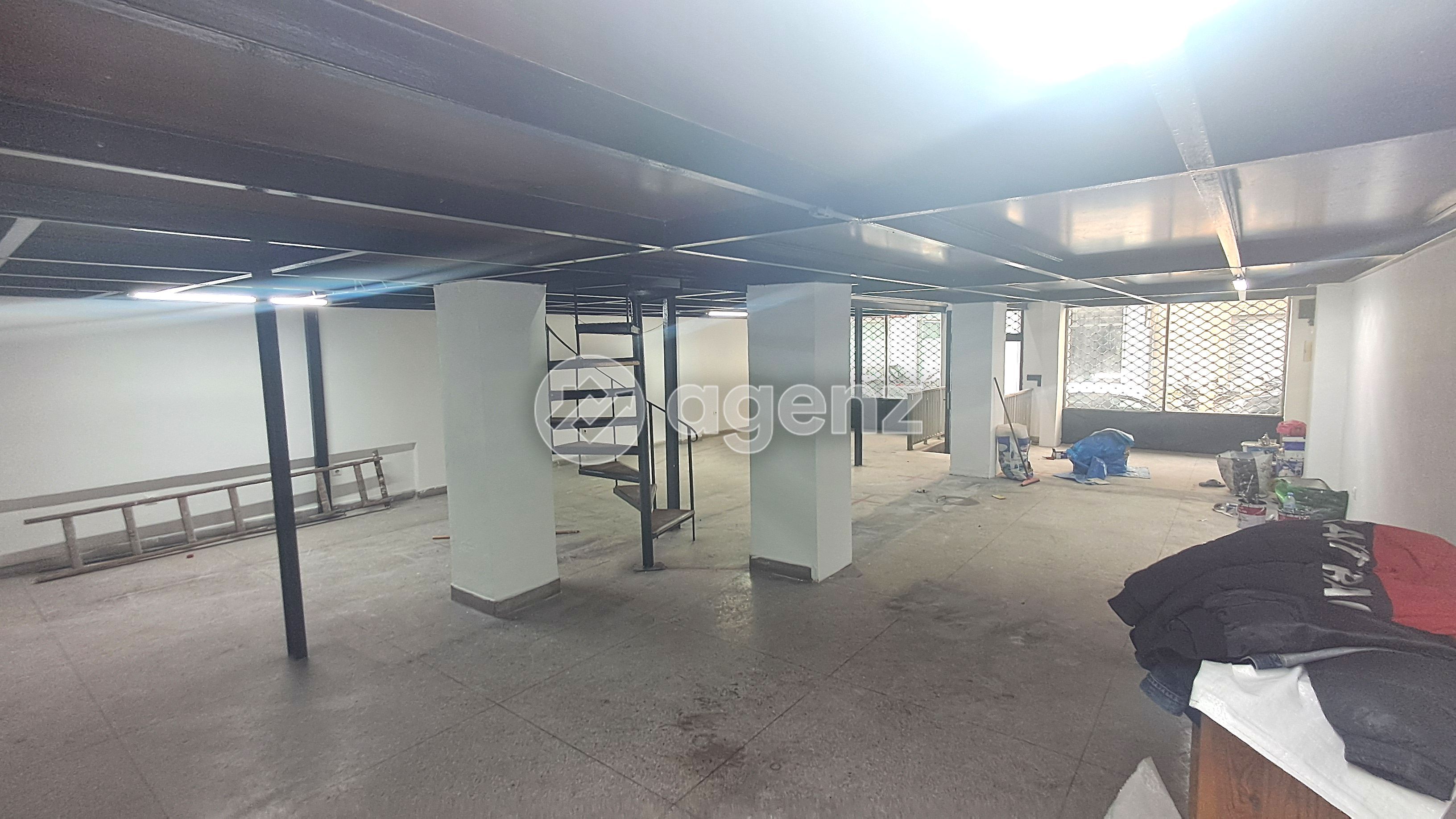 UN ESPACE FLEXIBLE POUR VOTRE PROJET COMMERCIAL — 2