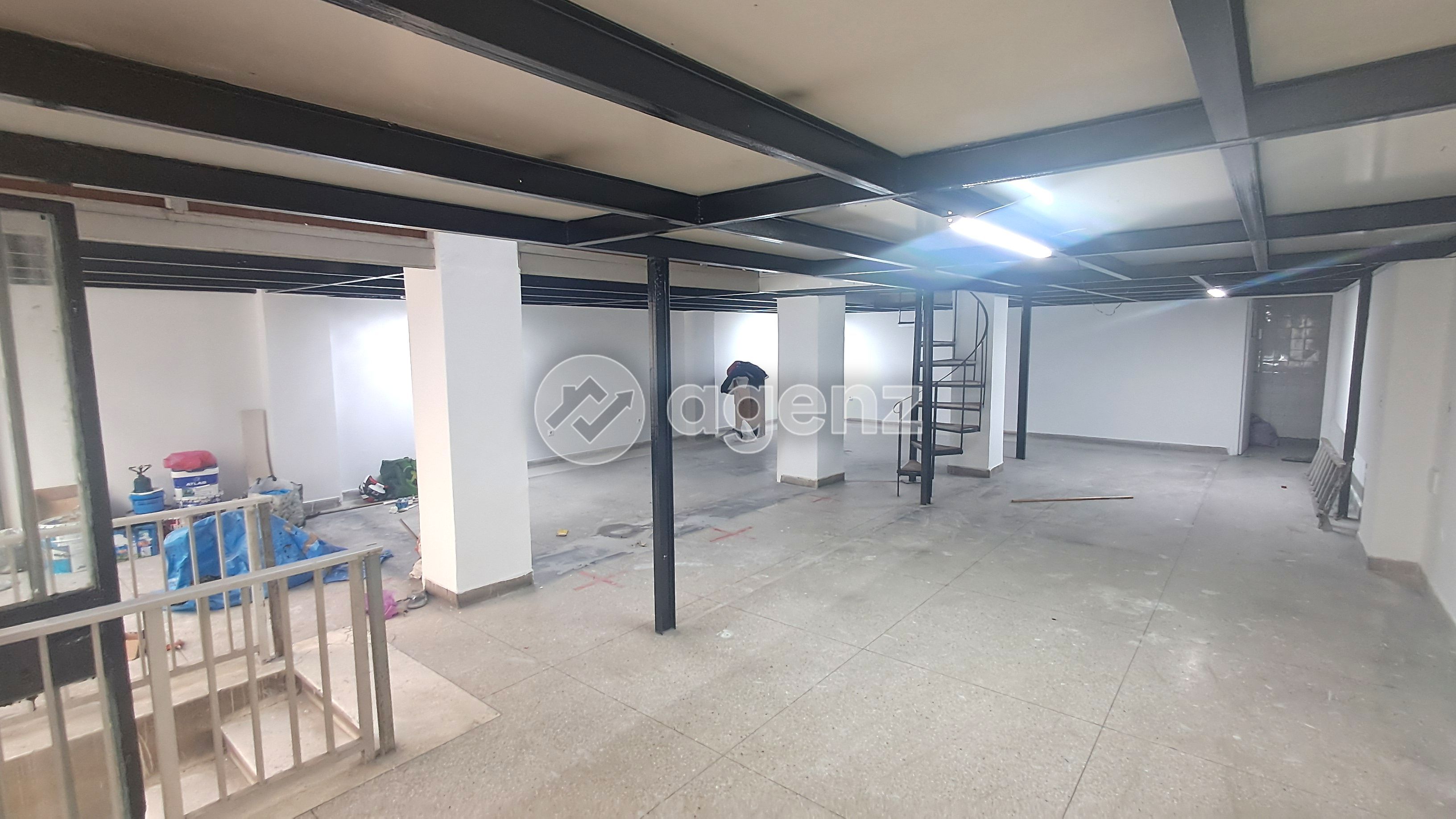 UN ESPACE FLEXIBLE POUR VOTRE PROJET COMMERCIAL — 3