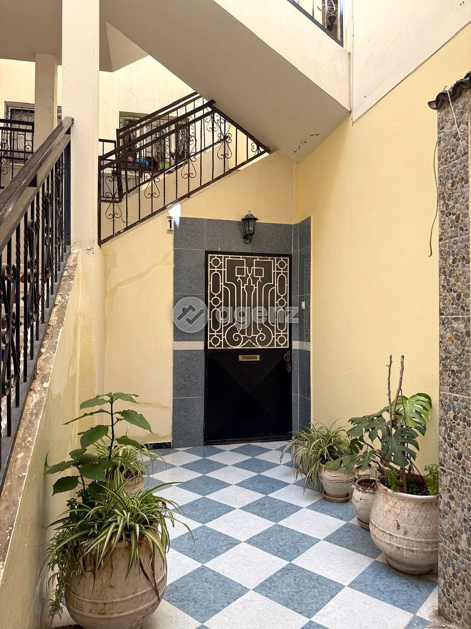 Appartement moderne de 3 chambres à vendre à Tayyiba.