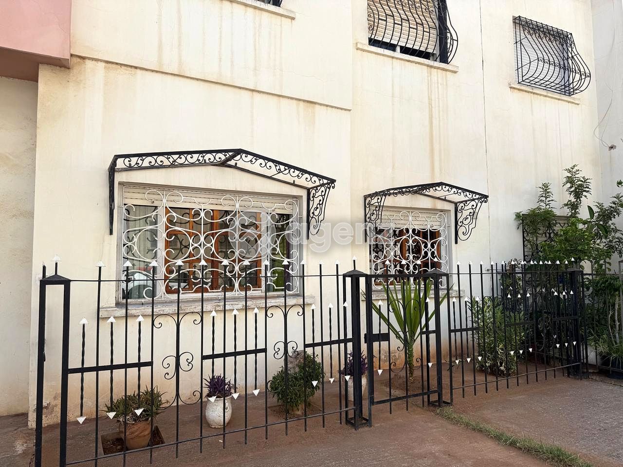 Appartement moderne de 3 chambres à vendre à Tayyiba. — 2