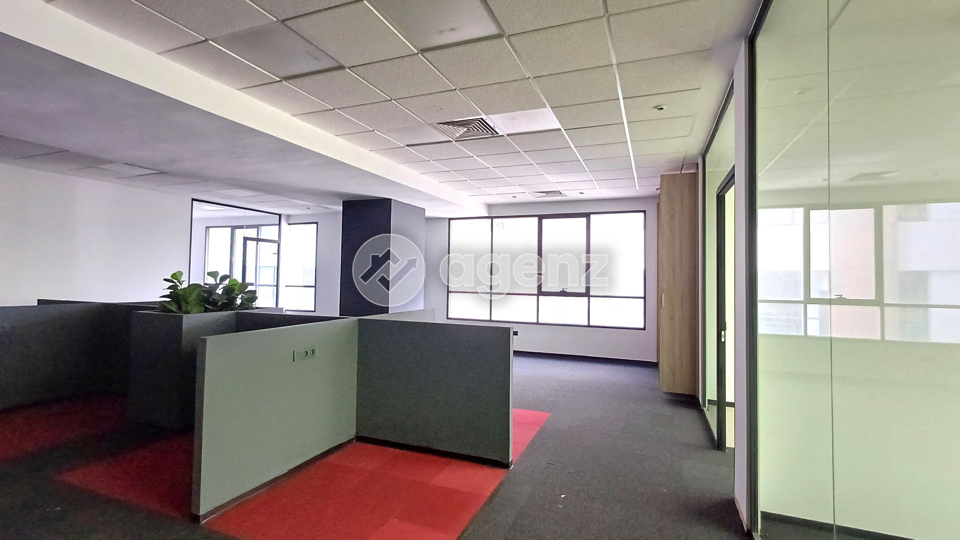 INSTALLEZ VOTRE ENTREPRISE DANS UN ESPACE STRUCTURÉ — 2