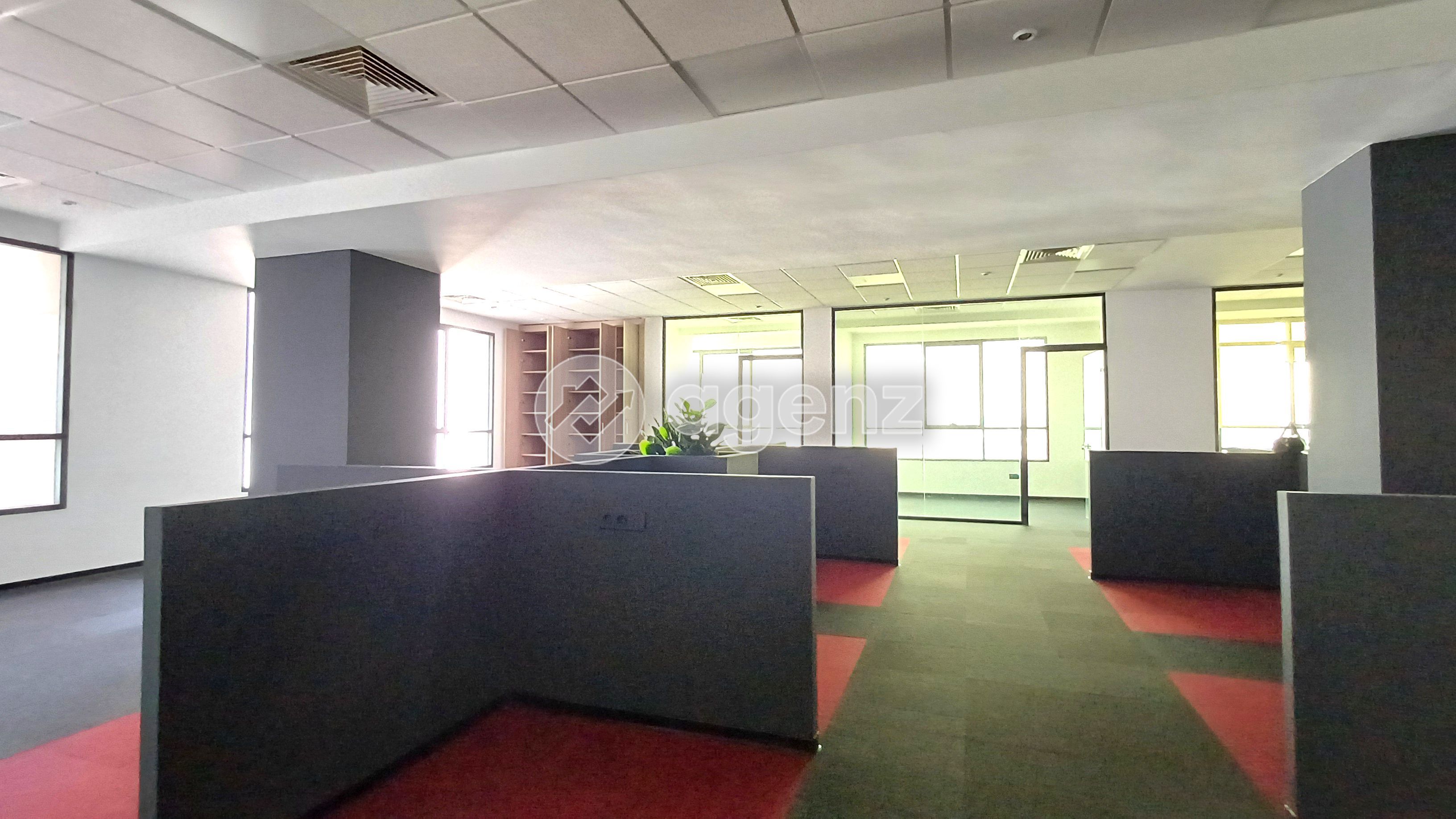 INSTALLEZ VOTRE ENTREPRISE DANS UN ESPACE STRUCTURÉ — 4
