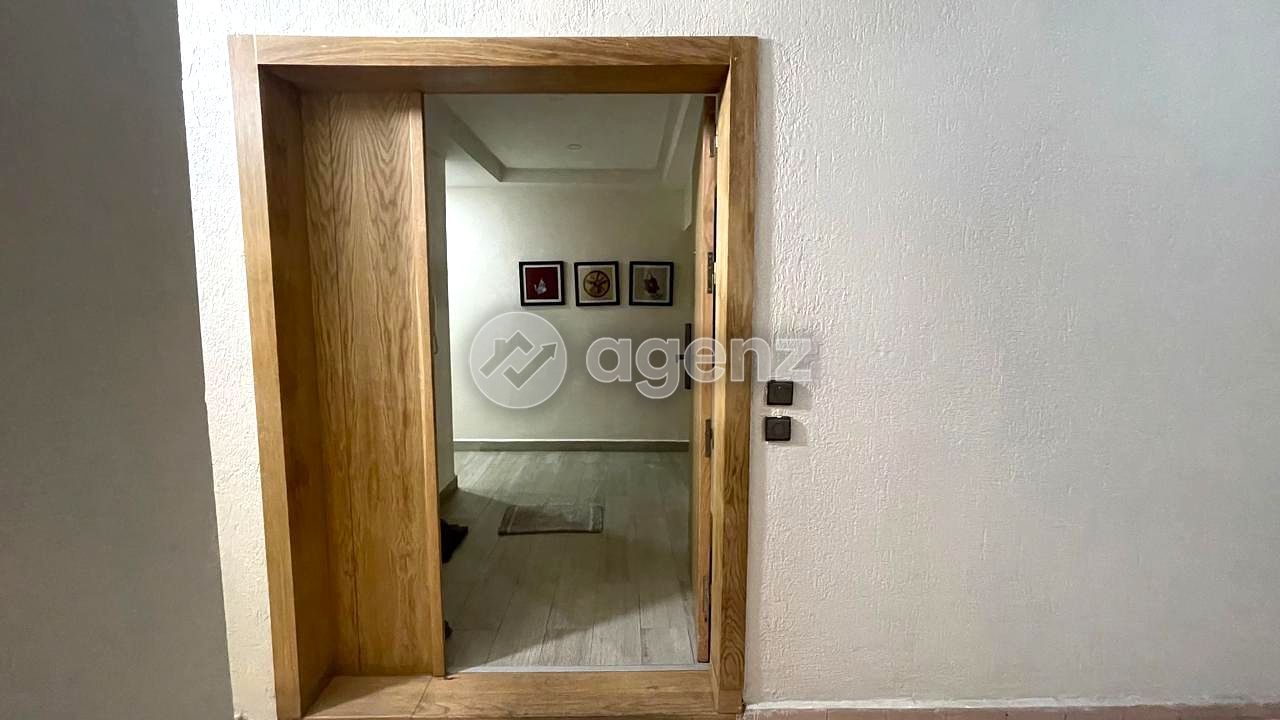 BEL APPARTEMENT AU CŒUR DE BOURGOGNE OUEST MEUBLÉ — 4