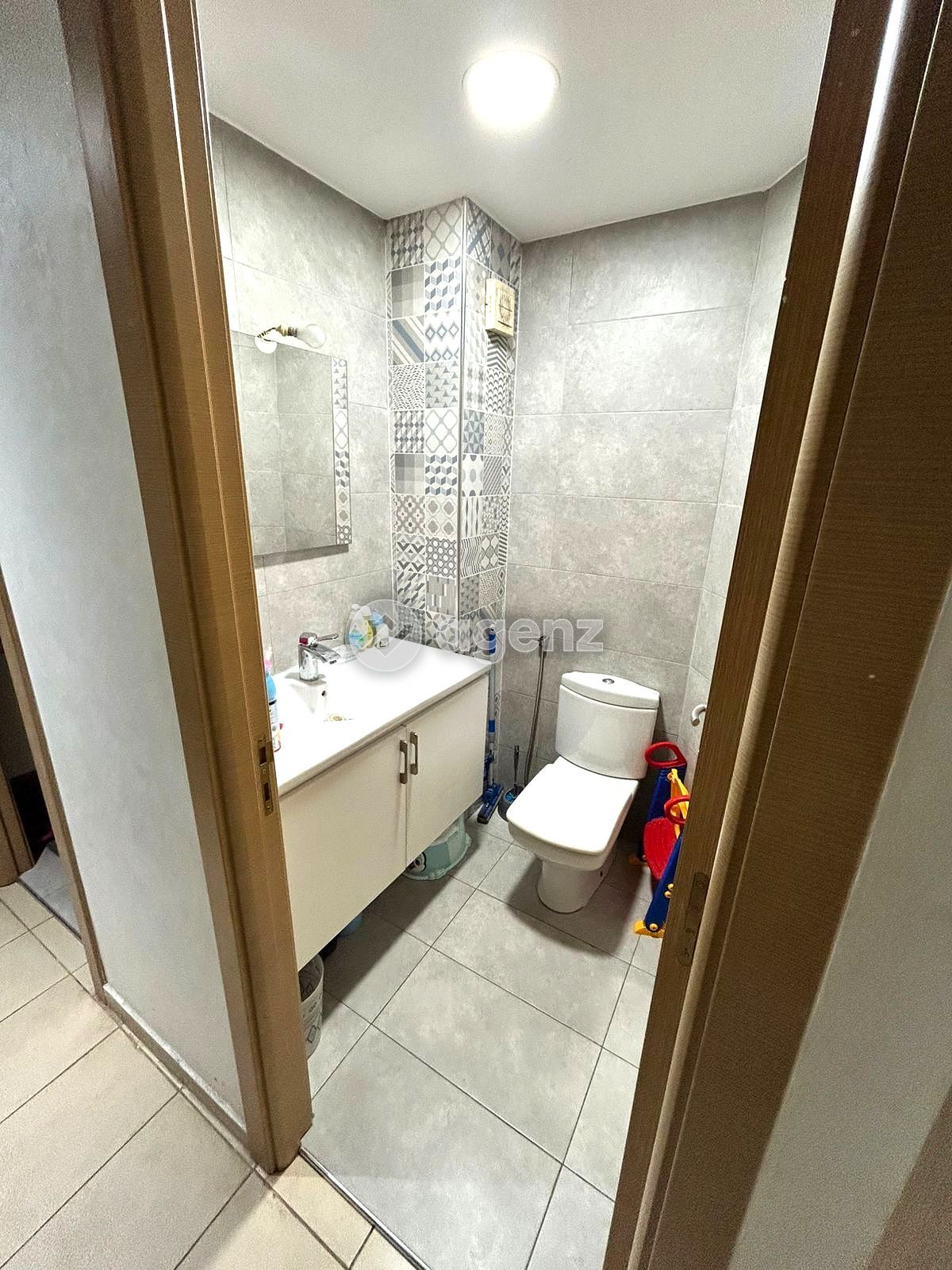 UN APPARTEMENT DE CHARME À TRANSFORMER EN COCON MODERNE — 5