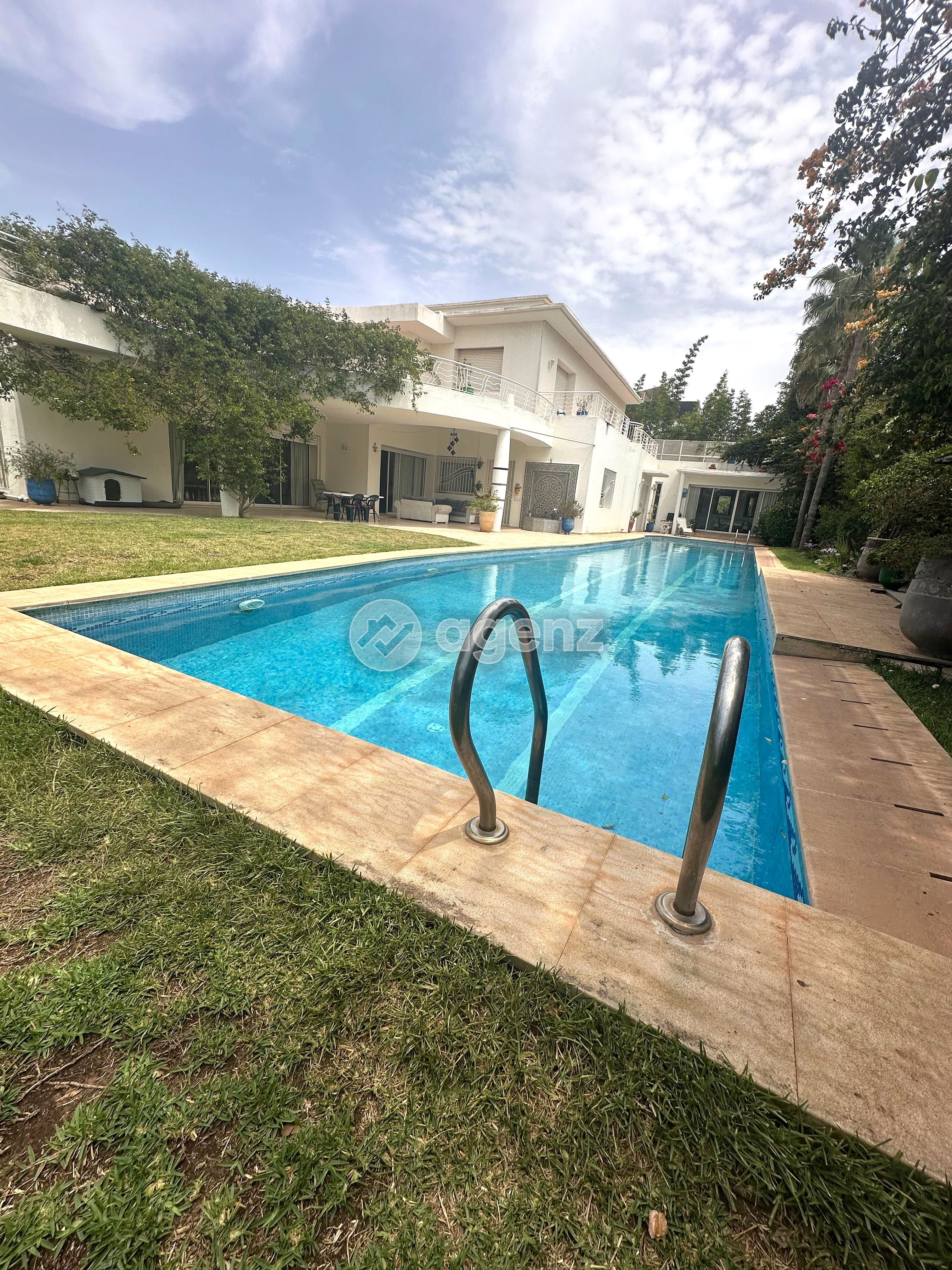 Charmant Villa de 5 chambres à louer à Souissi