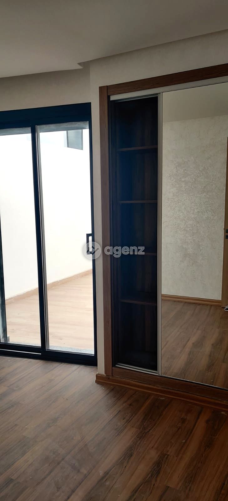 ✨ Palmier | F2 Neuf | Terrasse 22m² | Parking Titré — 2