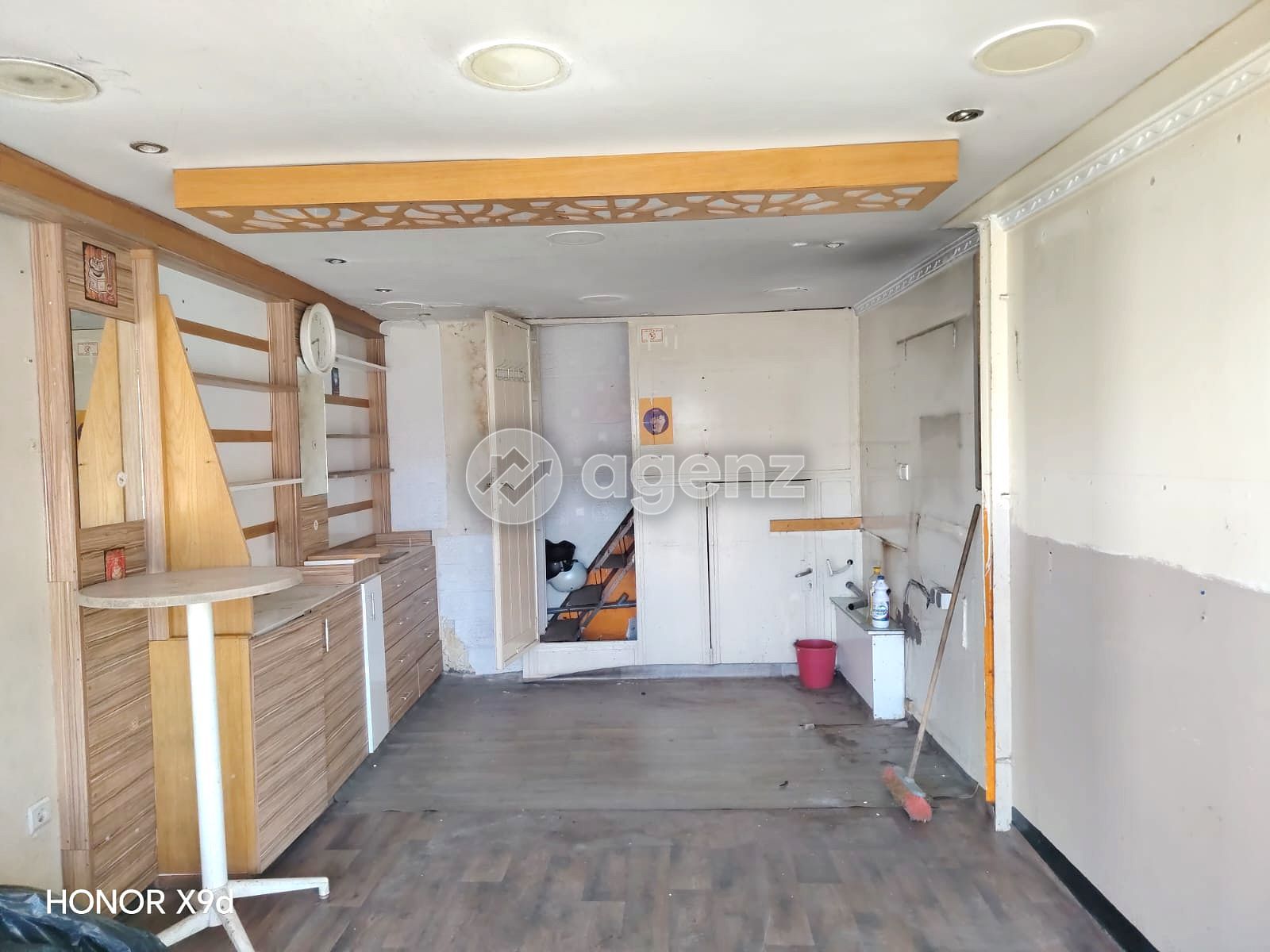 BUREAU SUR LE BD 6200 DH 21/M  — 5