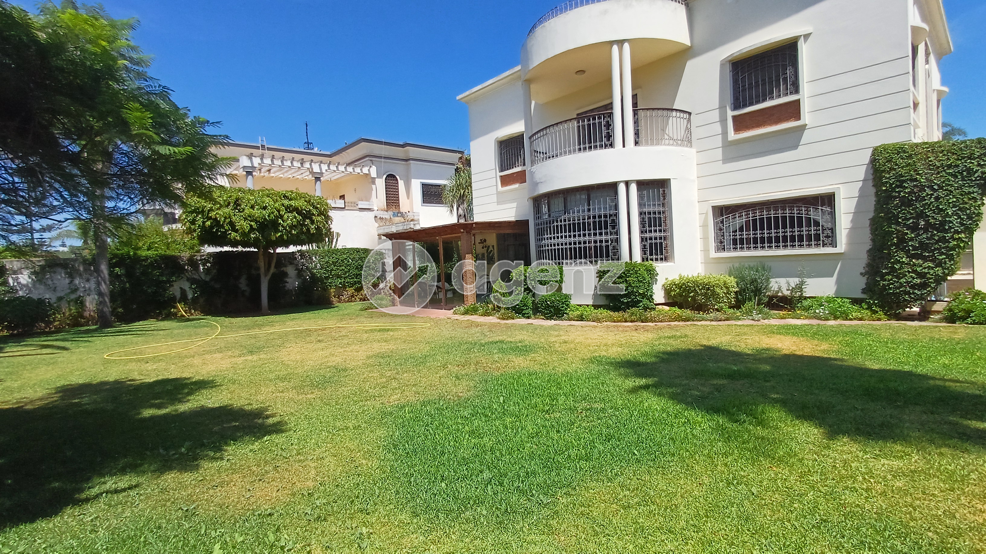 Villa familiale à Polo – Espace généreux et piscine
