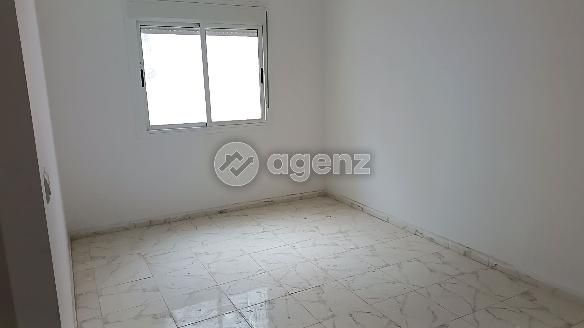 Authentique Appartement de 1 chambre à vendre — 4