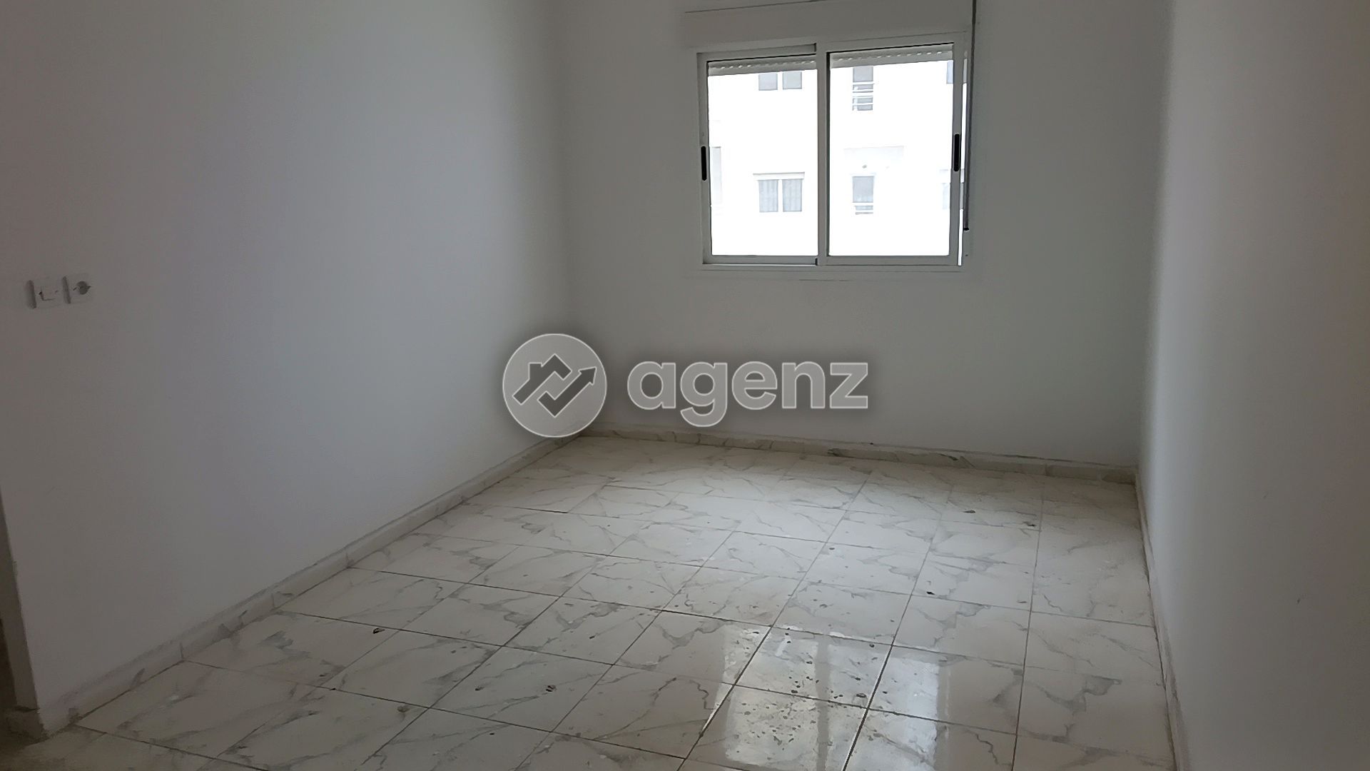 Authentique Appartement de 1 chambre à vendre — 5