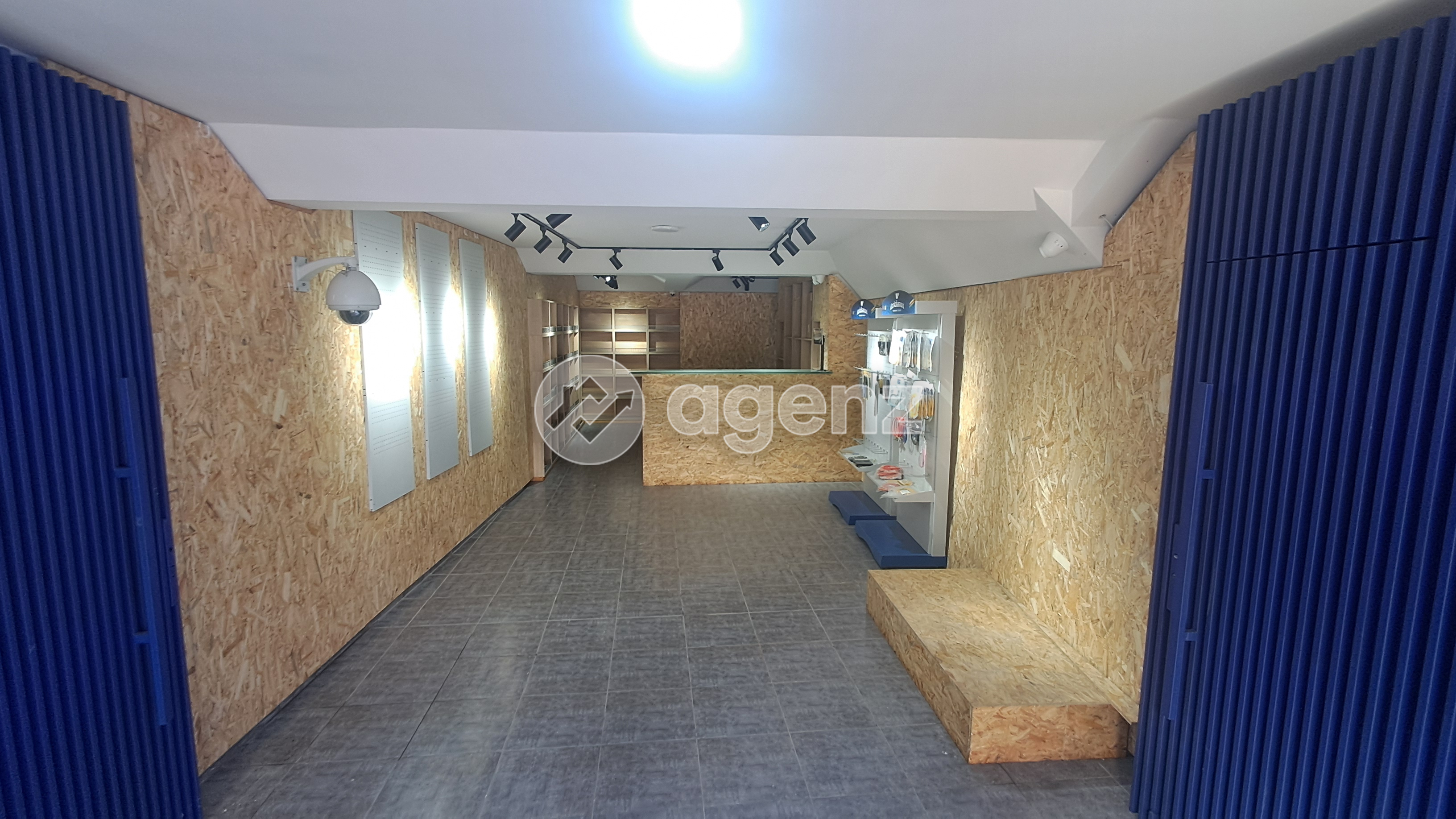 Local commercial avec espace bureau