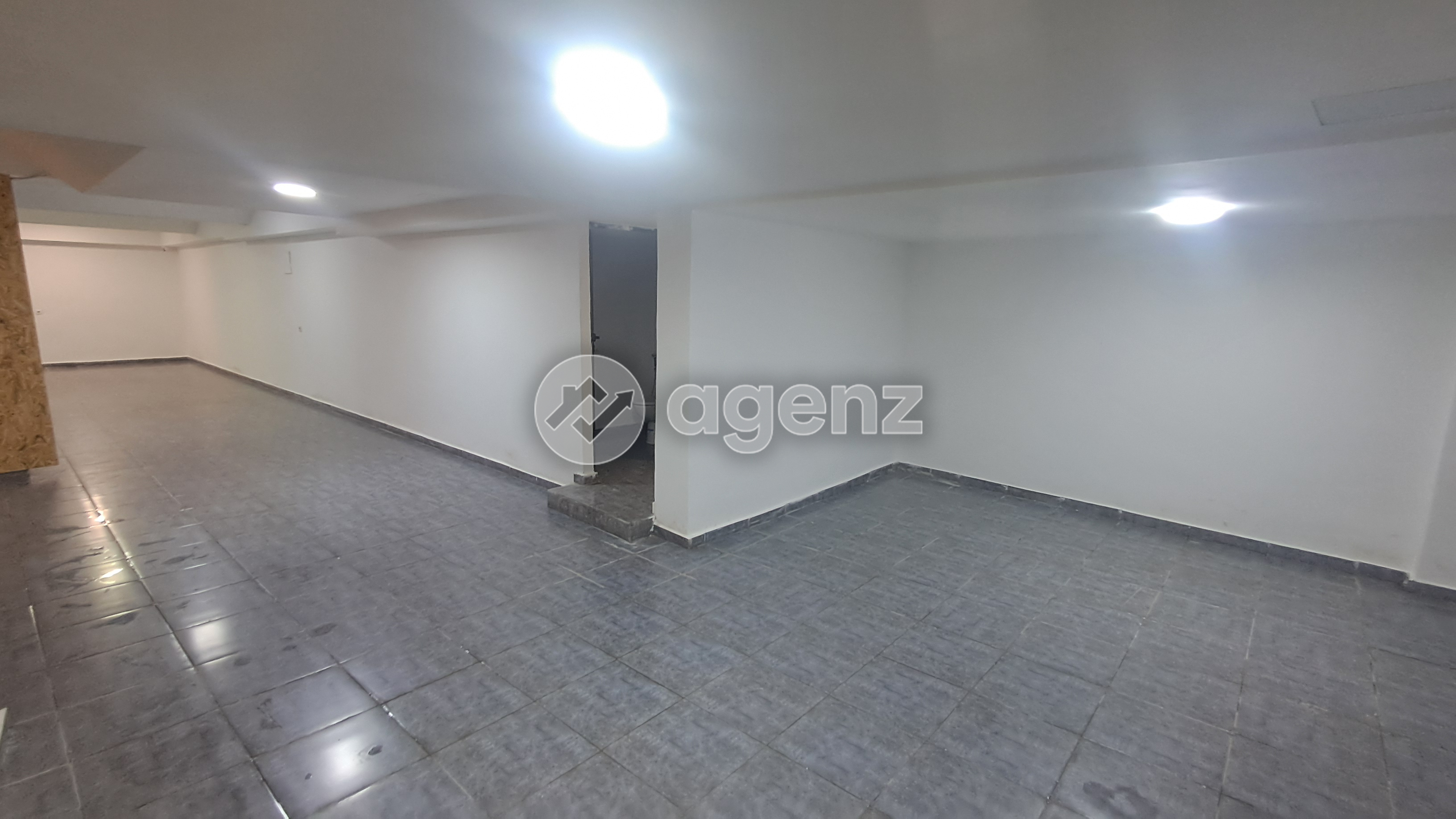 Local commercial avec espace bureau — 5