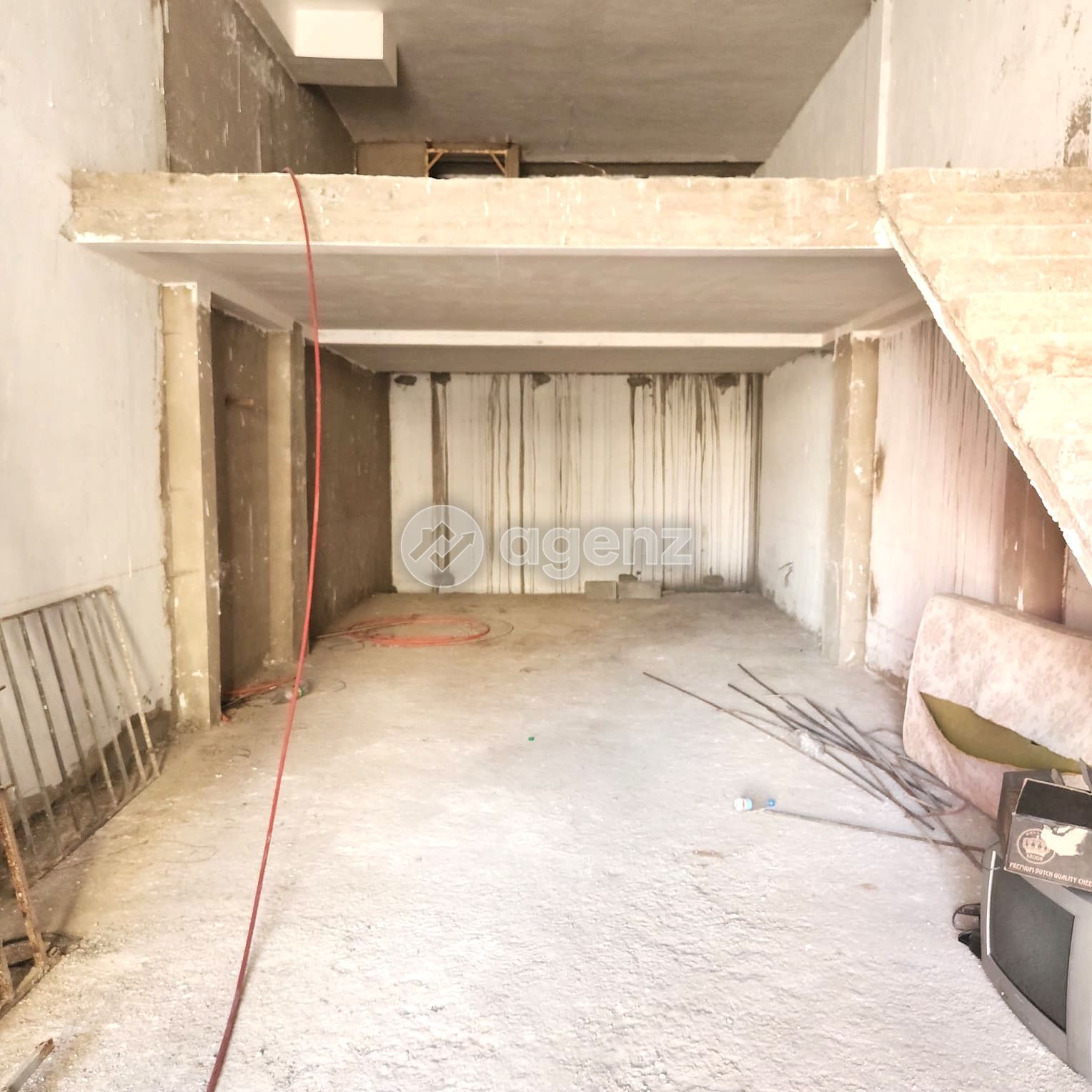 OPPORTUNITÉ COMMERCIALE DANS UNE ZONE EN PLEIN ESSOR — 3