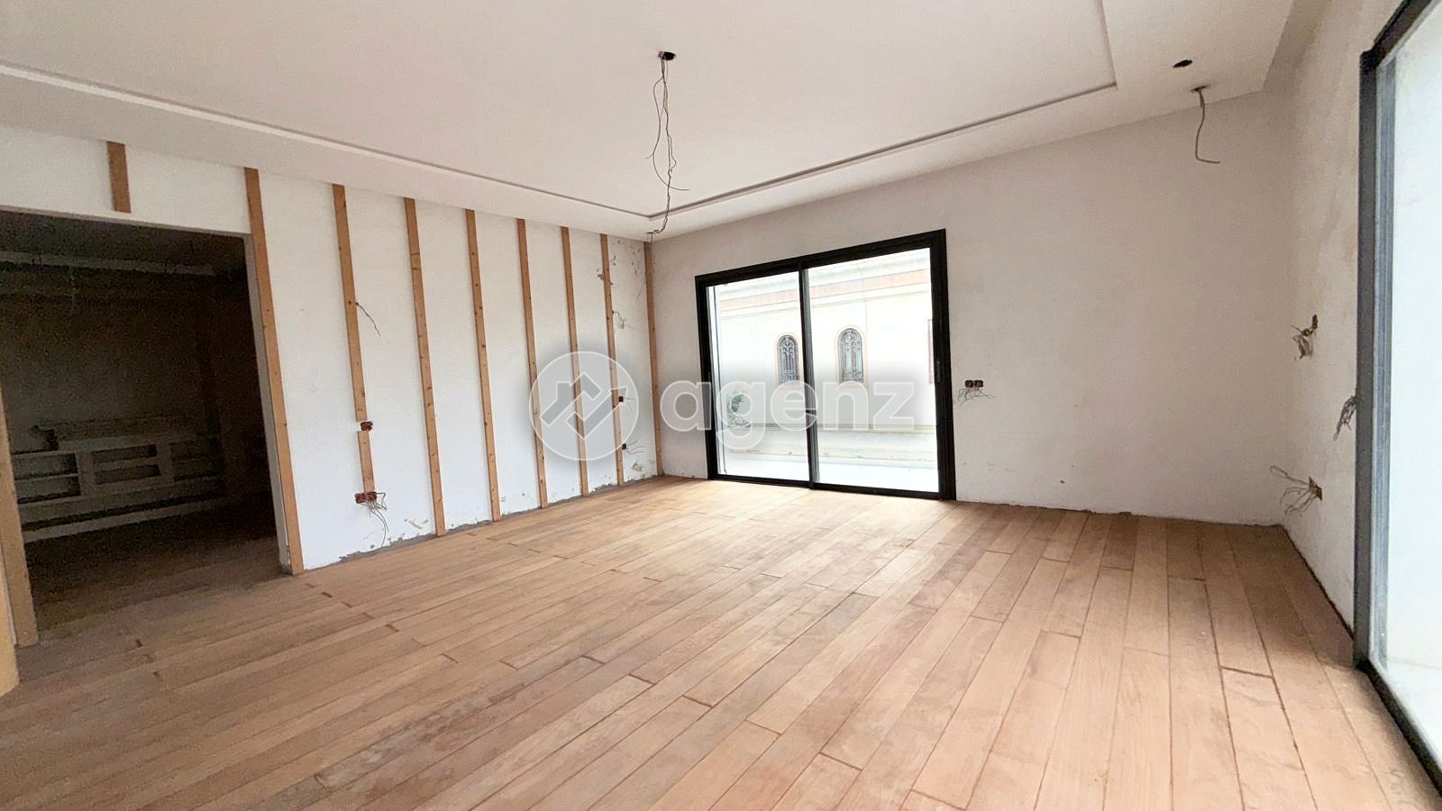 VILLA À VENDRE À LA COLLINE — 3