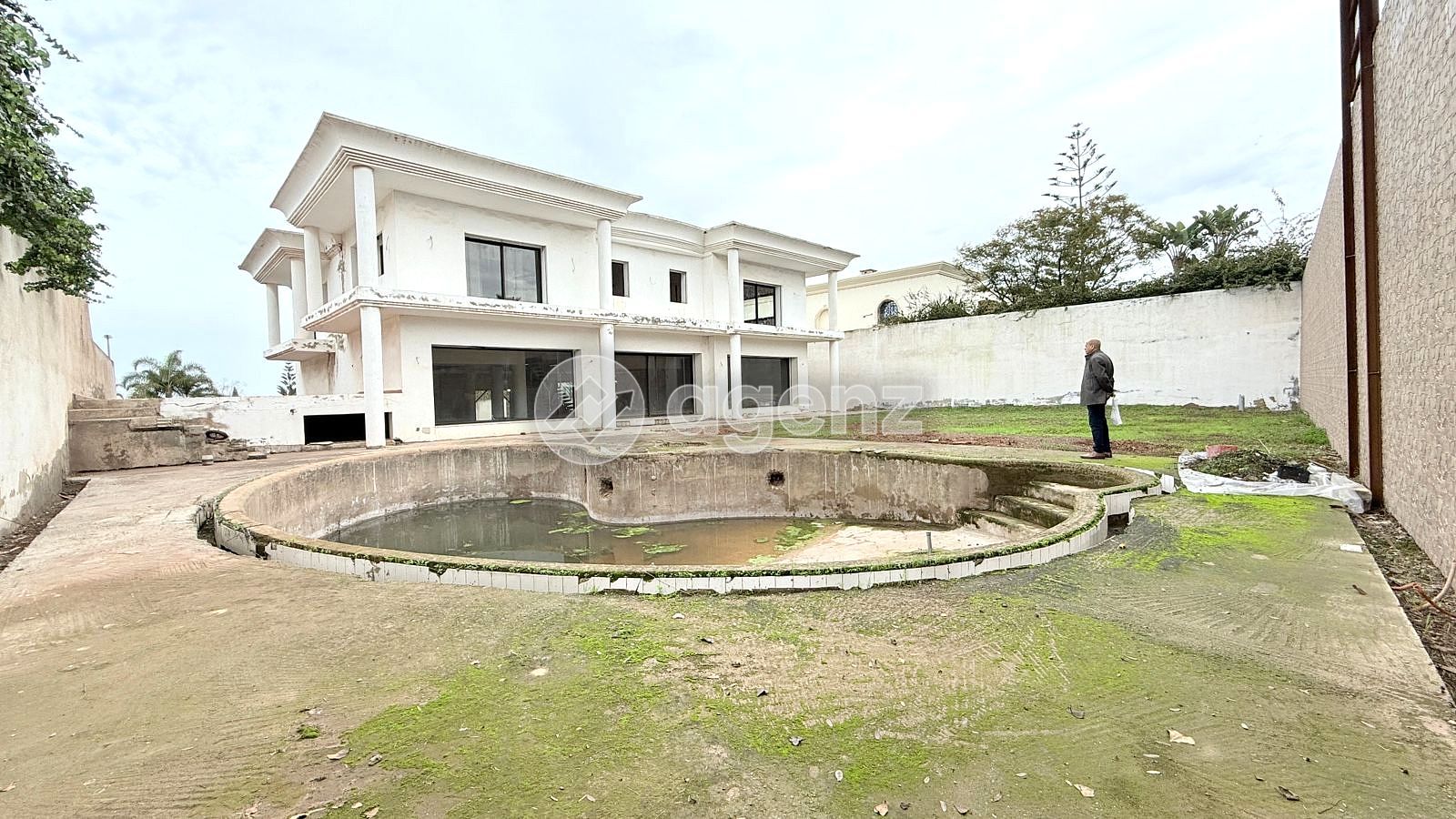 VILLA À VENDRE À LA COLLINE — 2