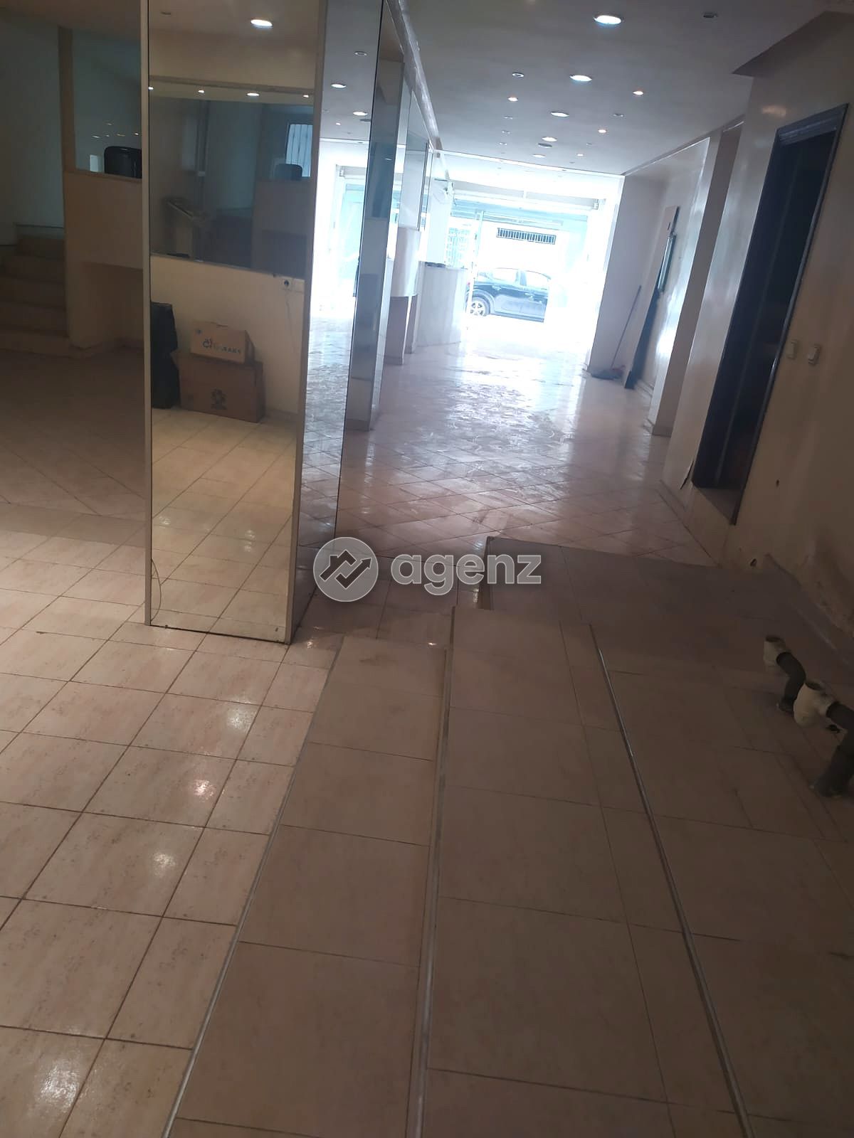 LOCAL COMMERCIAL 253 M² À RACINE — 2