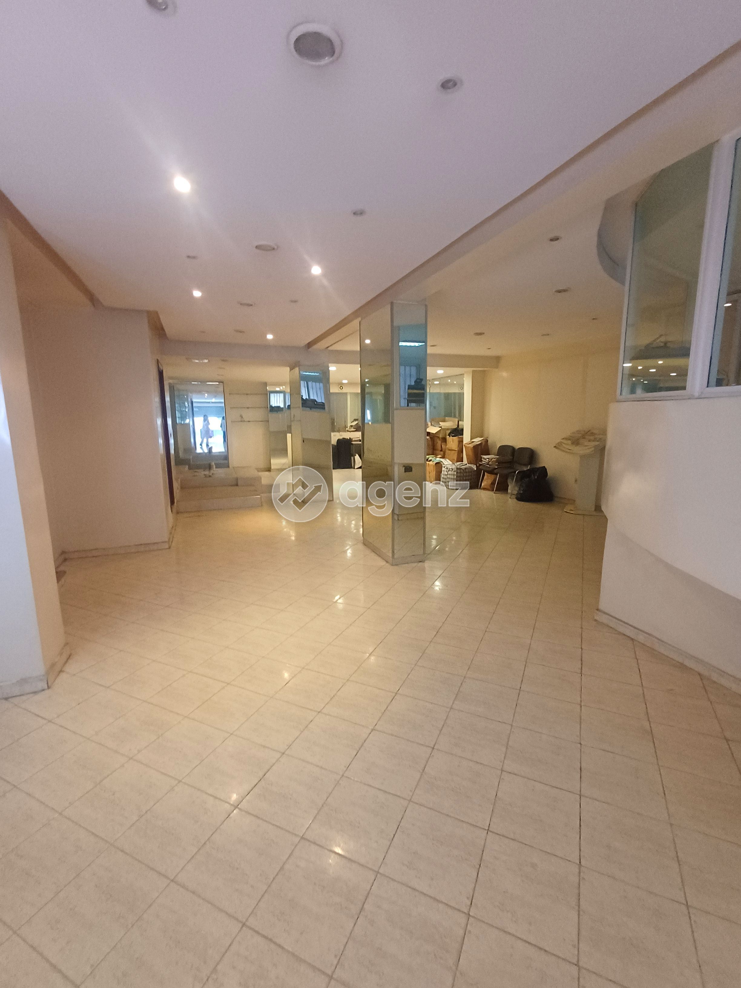 LOCAL COMMERCIAL 253 M² À RACINE