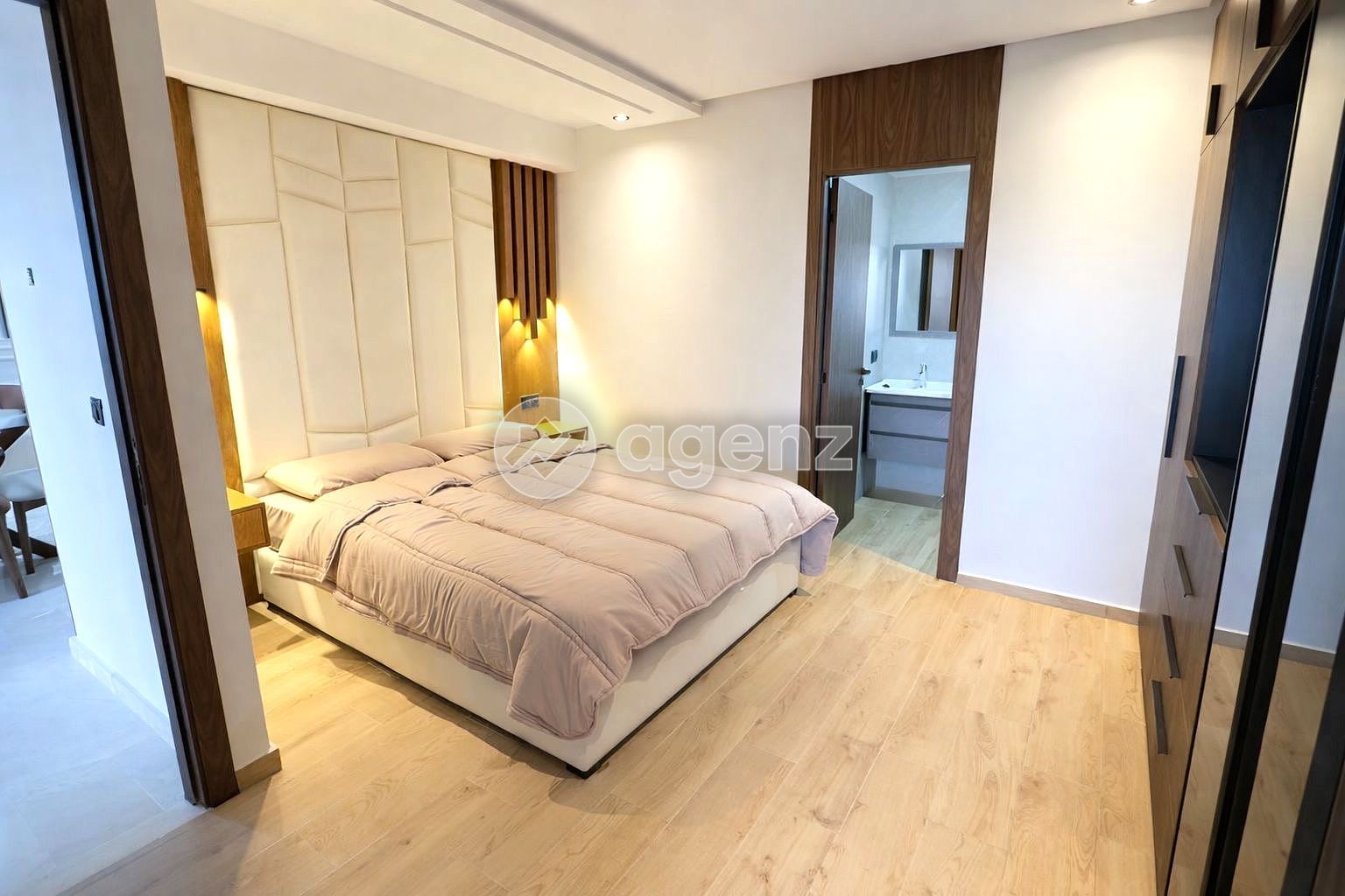 Superbe Appartement de 2 chambres à vendre à Victoria — 2
