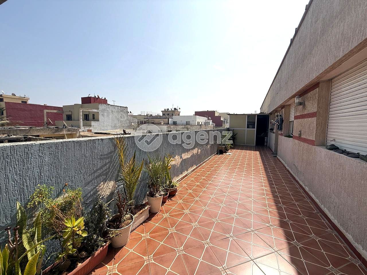 LE CONFORT D’UN GRAND APPARTEMENT ET LE PLAISIR D’UNE TERRASSE ENSOLEILLÉE — 4
