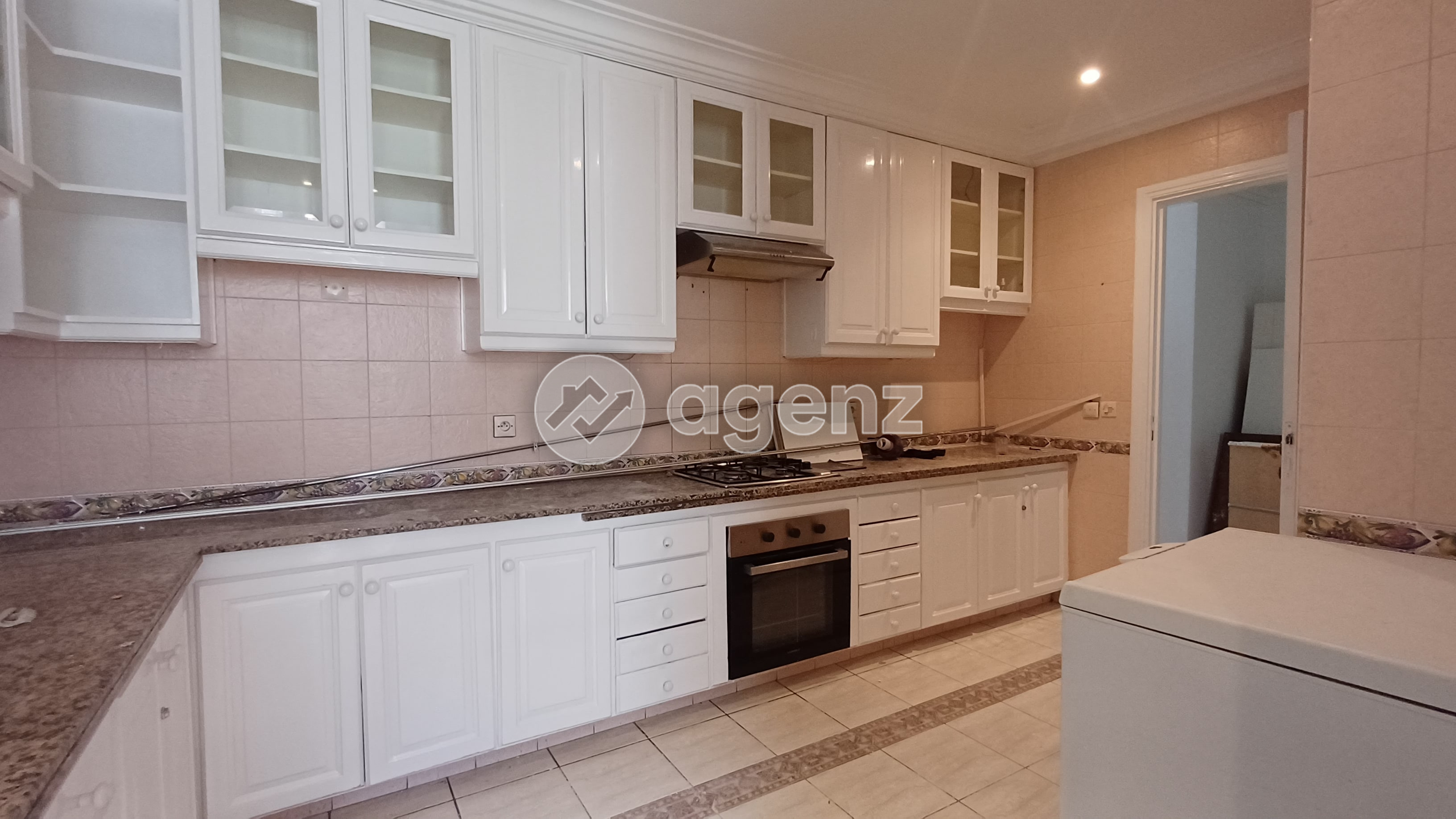 Grand appartement à louer - Emplacement idéal — 4