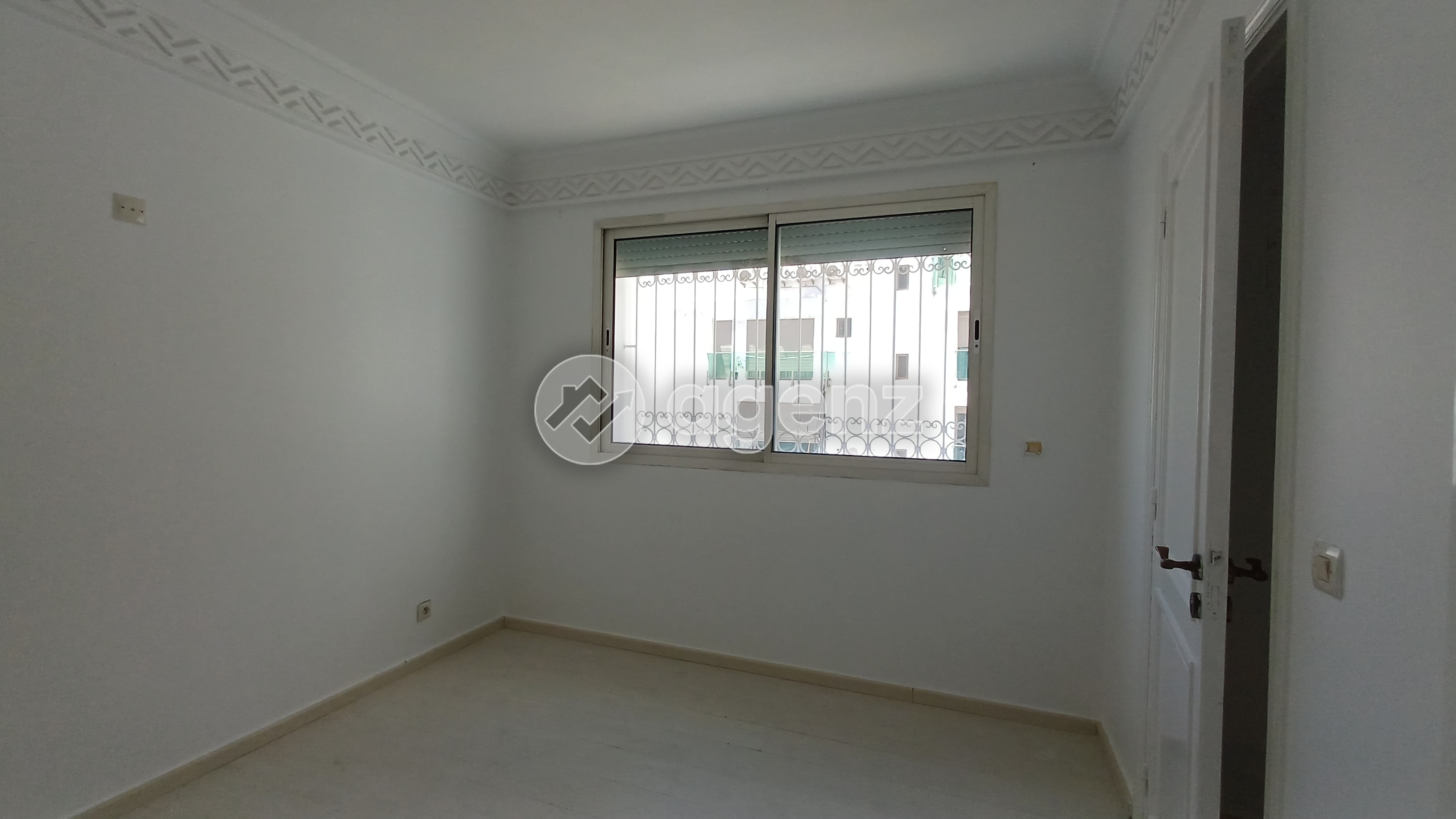 Grand appartement à louer - Emplacement idéal — 3