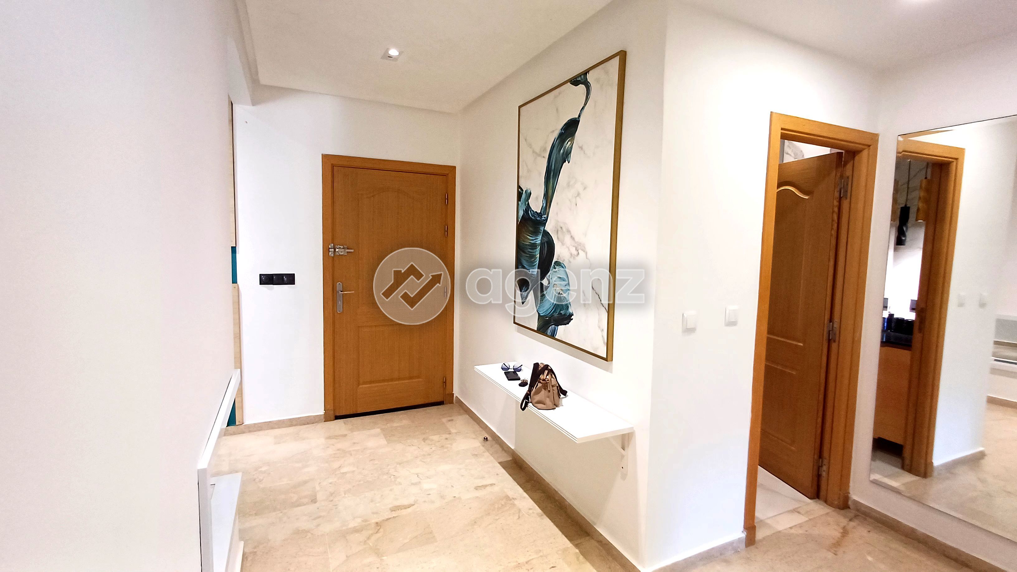 APPARTEMENT MODERNE ET ENSOLEILLÉ – RÉSIDENCE AVEC PISCINE — 4