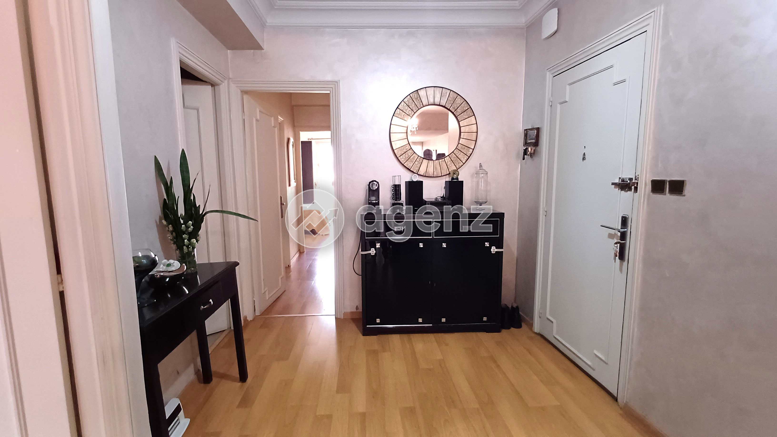 APPARTEMENT DE CARACTÈRE AU STYLE MODERNE — 4