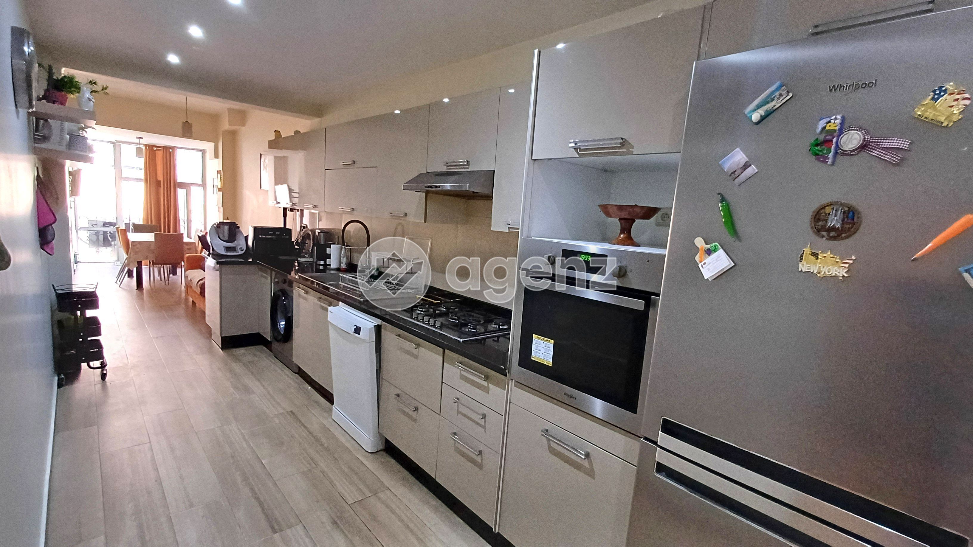 APPARTEMENT DE CARACTÈRE AU STYLE MODERNE — 3