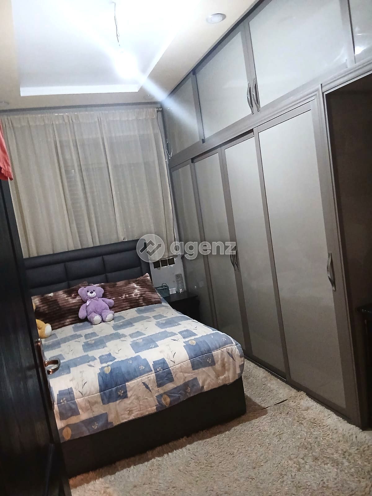 Appartement à vendre dans le logement économique, 64 mètres carrés, dans le quartier La Gemme Verte, près de la préfecture, près de l'arrêt de bus, au troisième étage, deux pièces, un salon, une cuisine et une salle de bains, balcon, lumière du jour tout au long de la journée, résidence sécurisée avec caméras. — 3