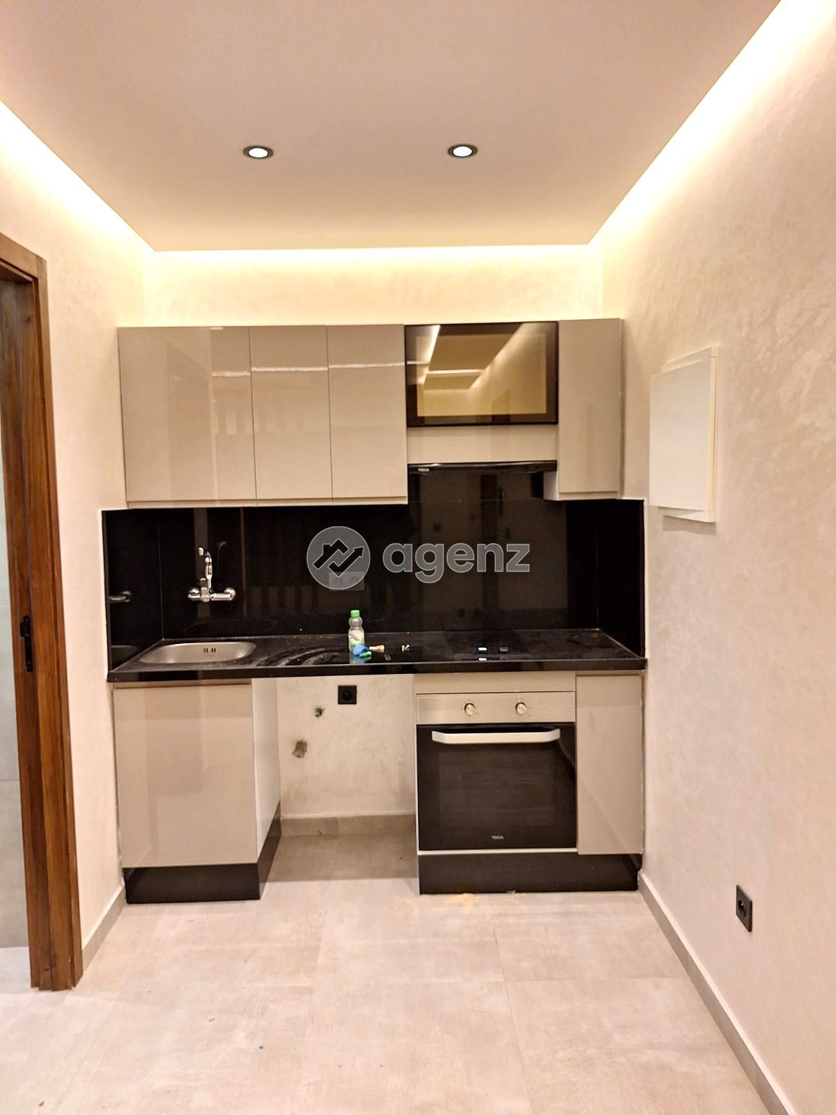 Moderne Appartement de 1 chambre à louer à Les Hôpitaux — 4