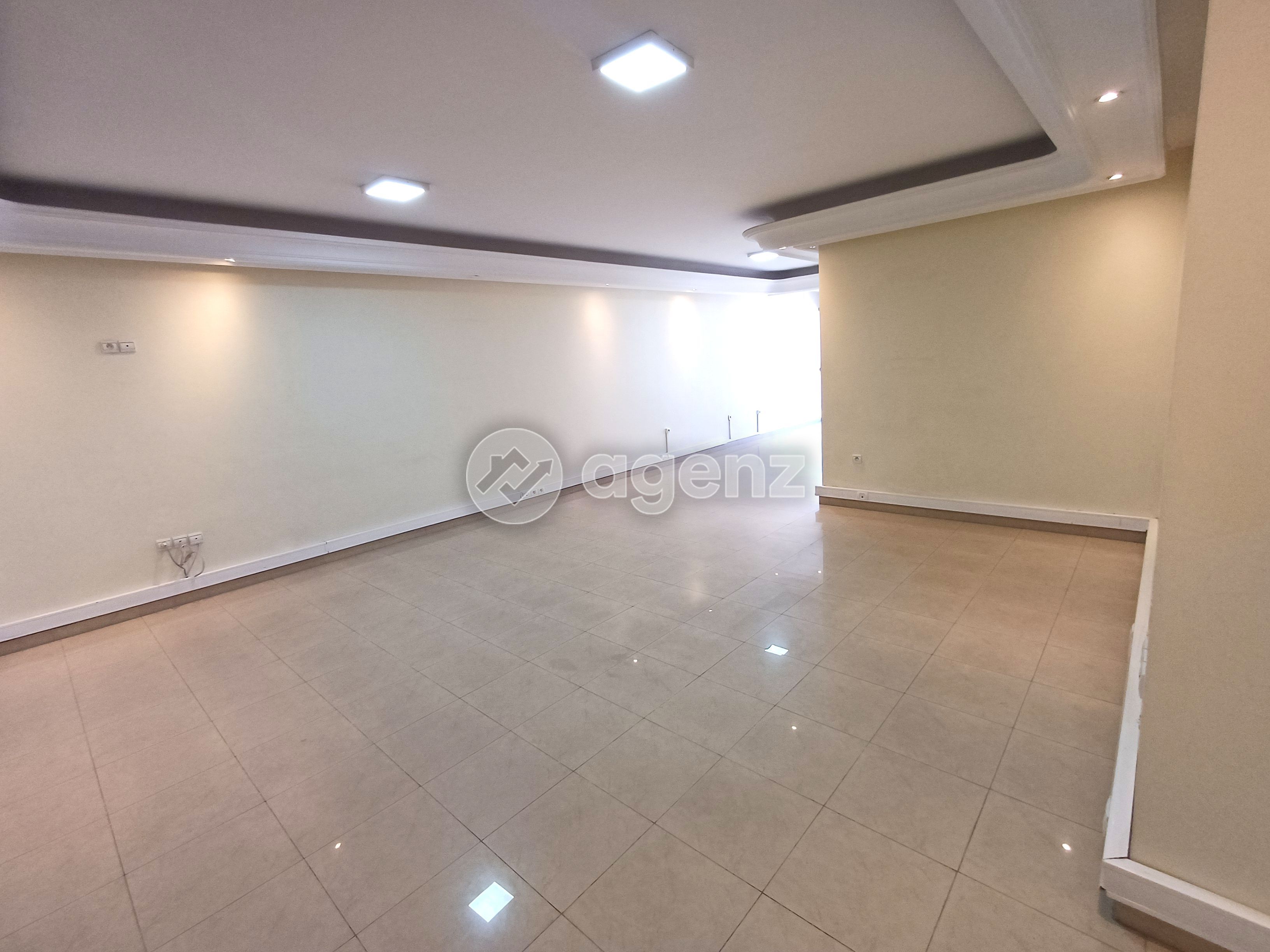 BUREAU MODERNE À CASABLANCA – CONFORT ET LUMINOSITÉ — 2