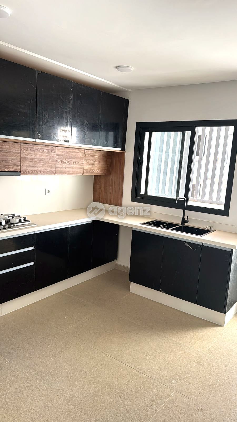 Splendide Appartement de 3 chambres à louer à El Menzeh — 4