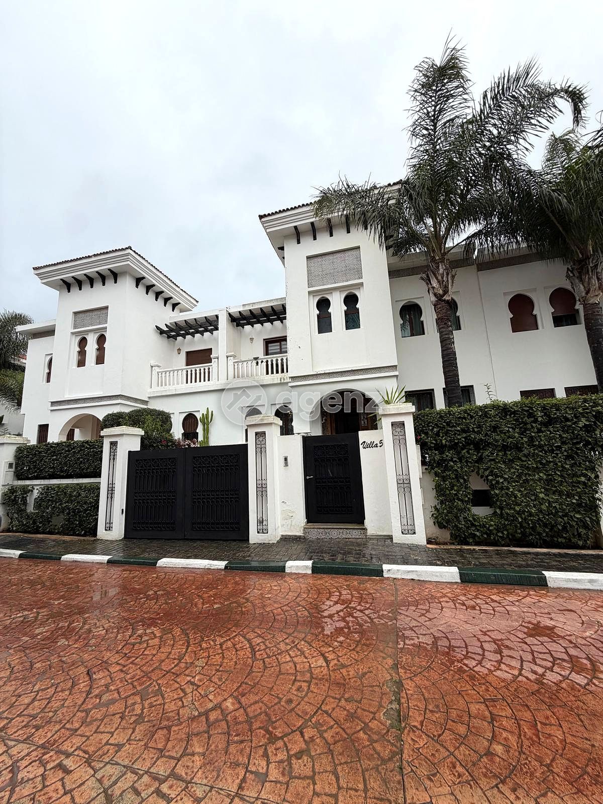 Superbe Villa de 5 chambres à vendre à Mesnana