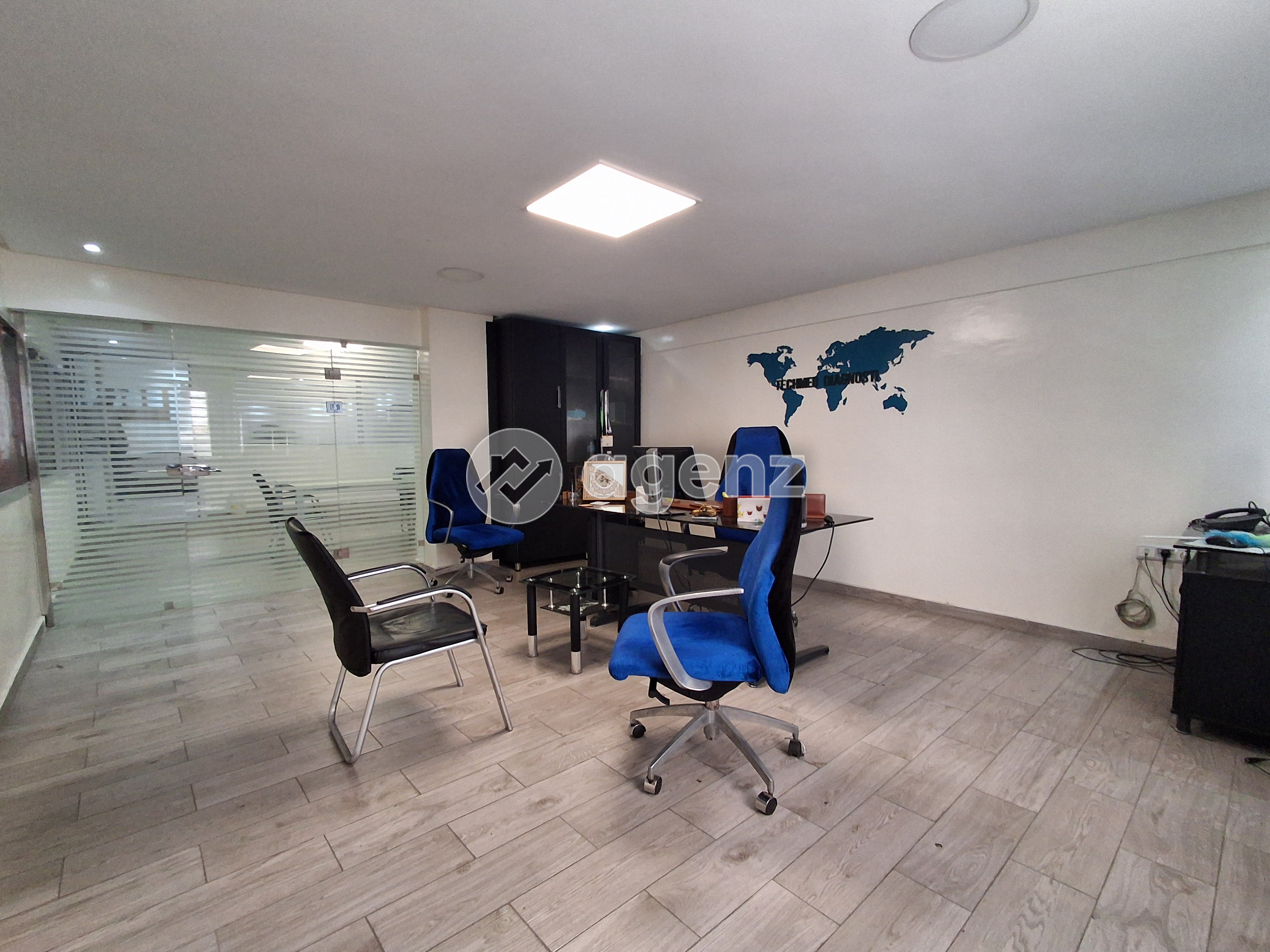 Local commercial – Bureaux aménagés — 2