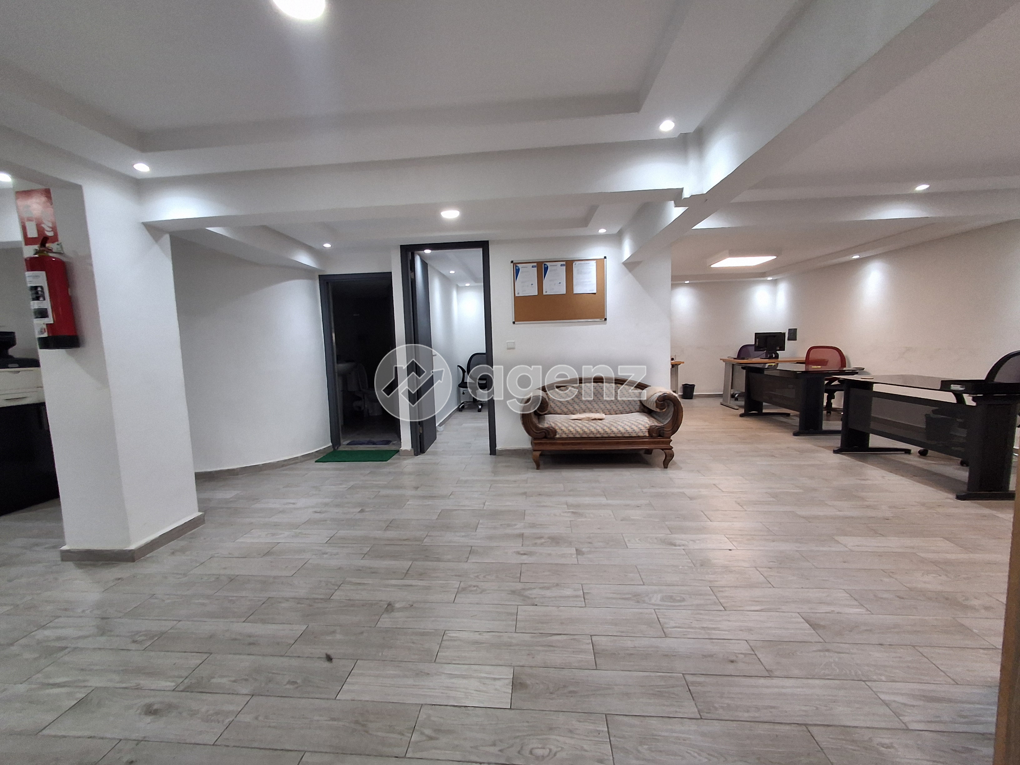 Local commercial – Bureaux aménagés — 4