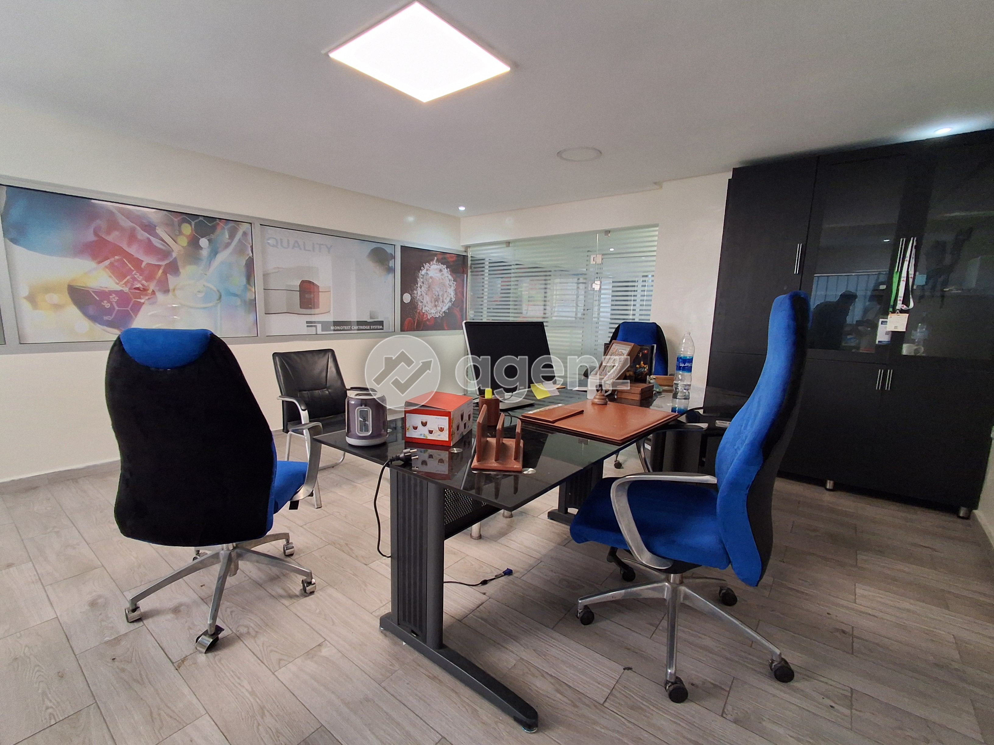 Local commercial – Bureaux aménagés — 3