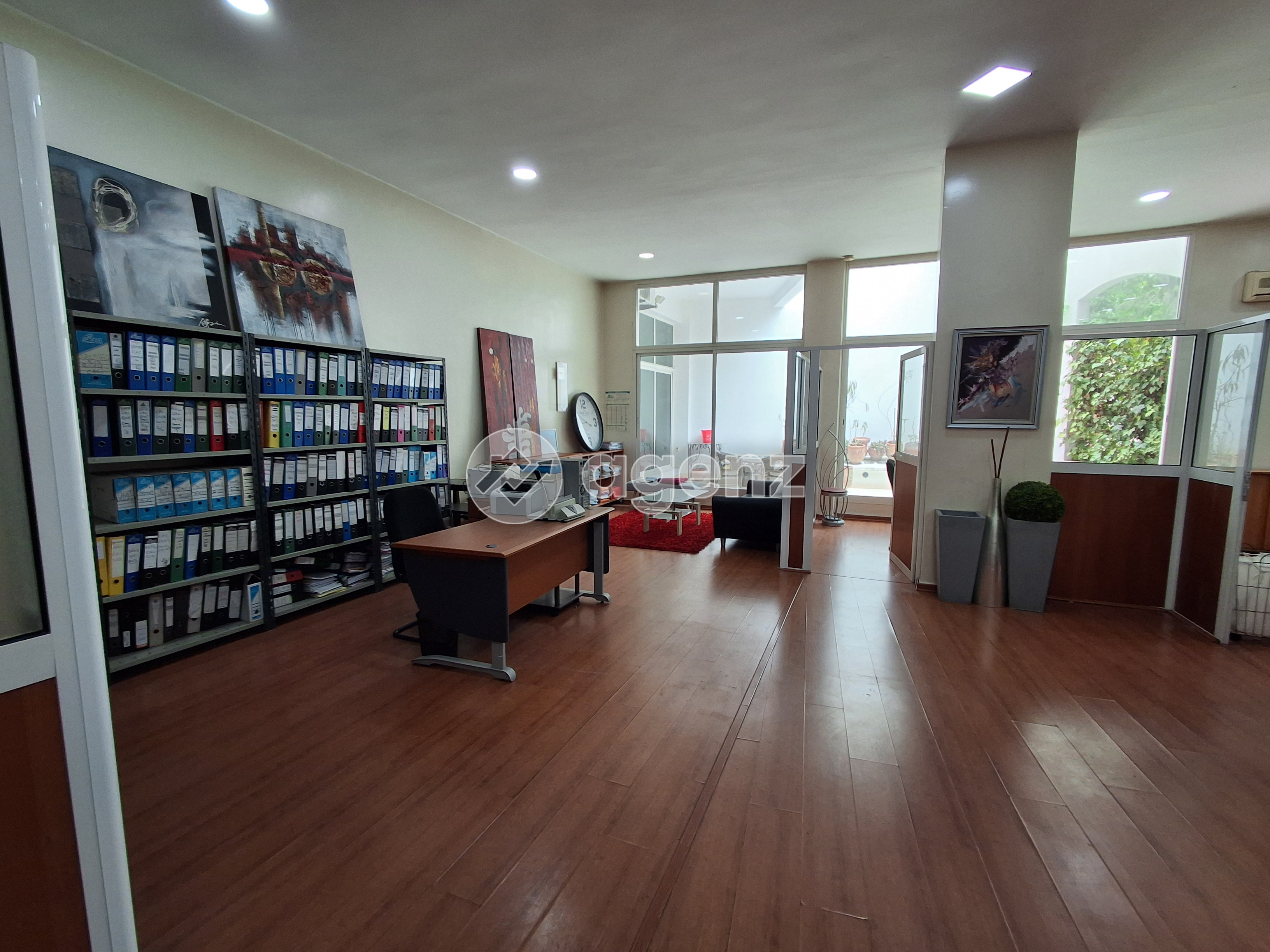Bureau A vendre à Les Hôpitaux — 3