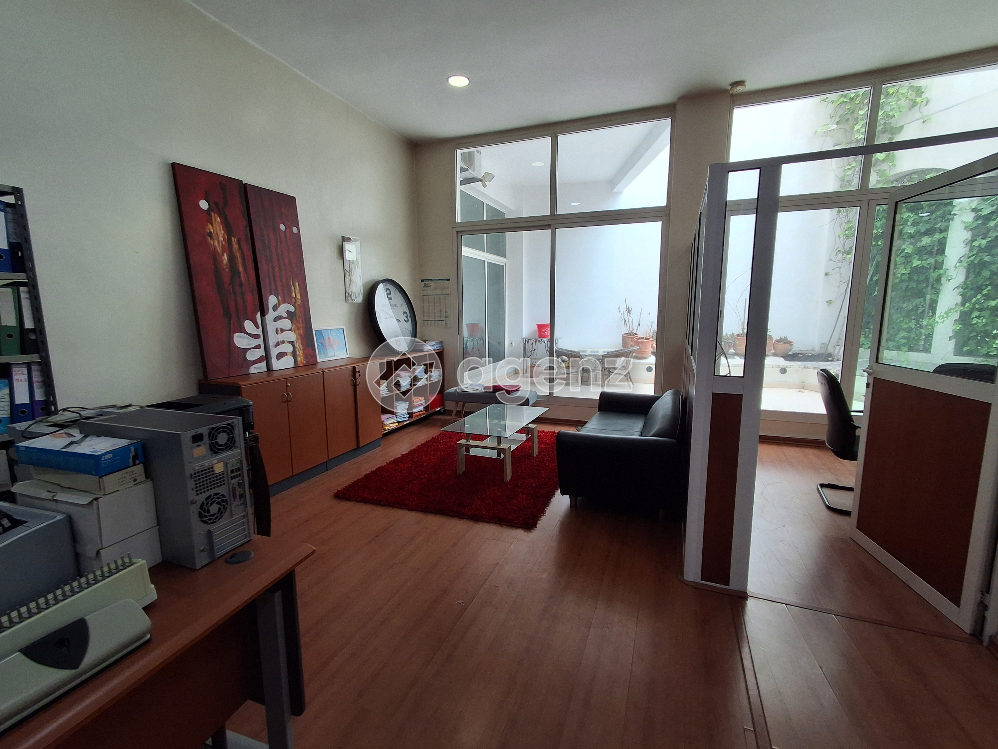 Bureau A vendre à Les Hôpitaux — 4
