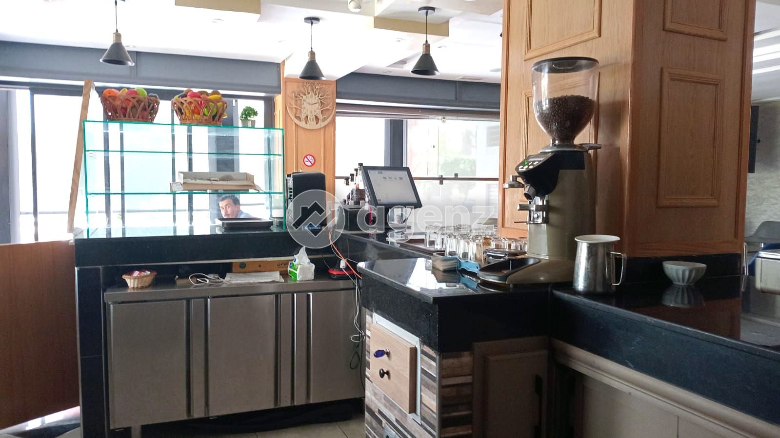Café restaurant à vendre à avenue al fida a côté de oulad ziane  — 2