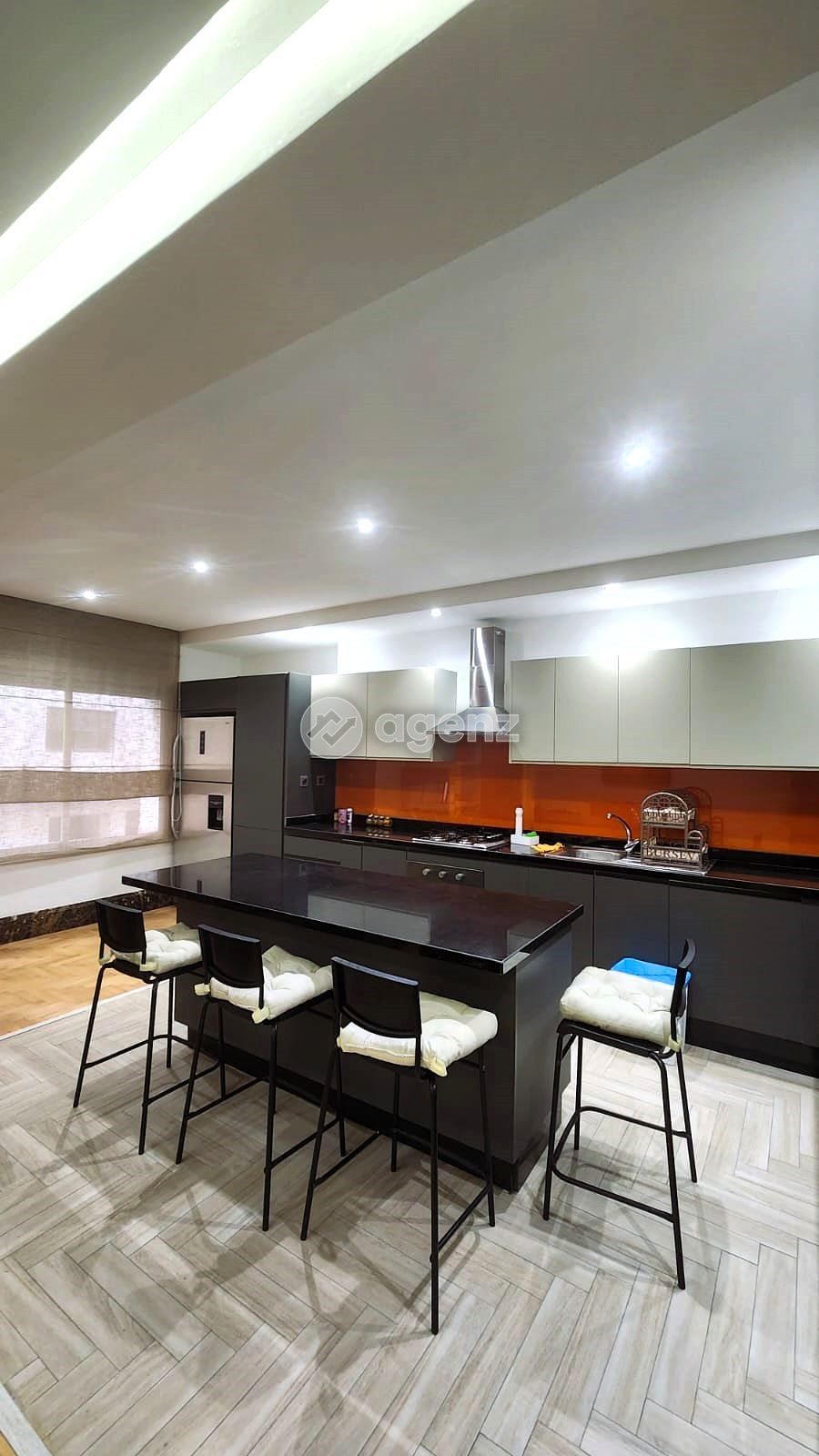 Prestigieux Appartement de 2 chambres Salon meublé à louer à Racine — 2