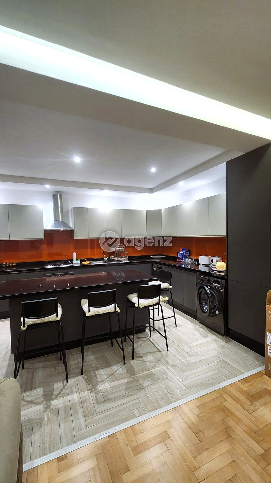 Prestigieux Appartement de 2 chambres Salon meublé à louer à Racine