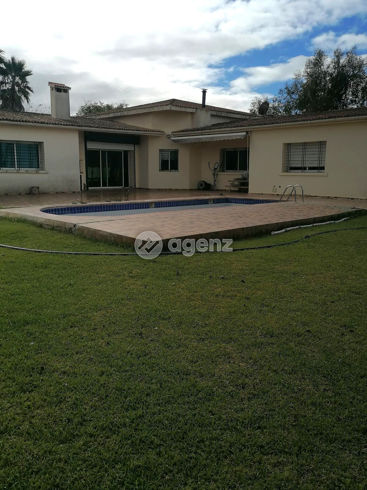 Élégante villa dans une ferme de 5 à benslimane 