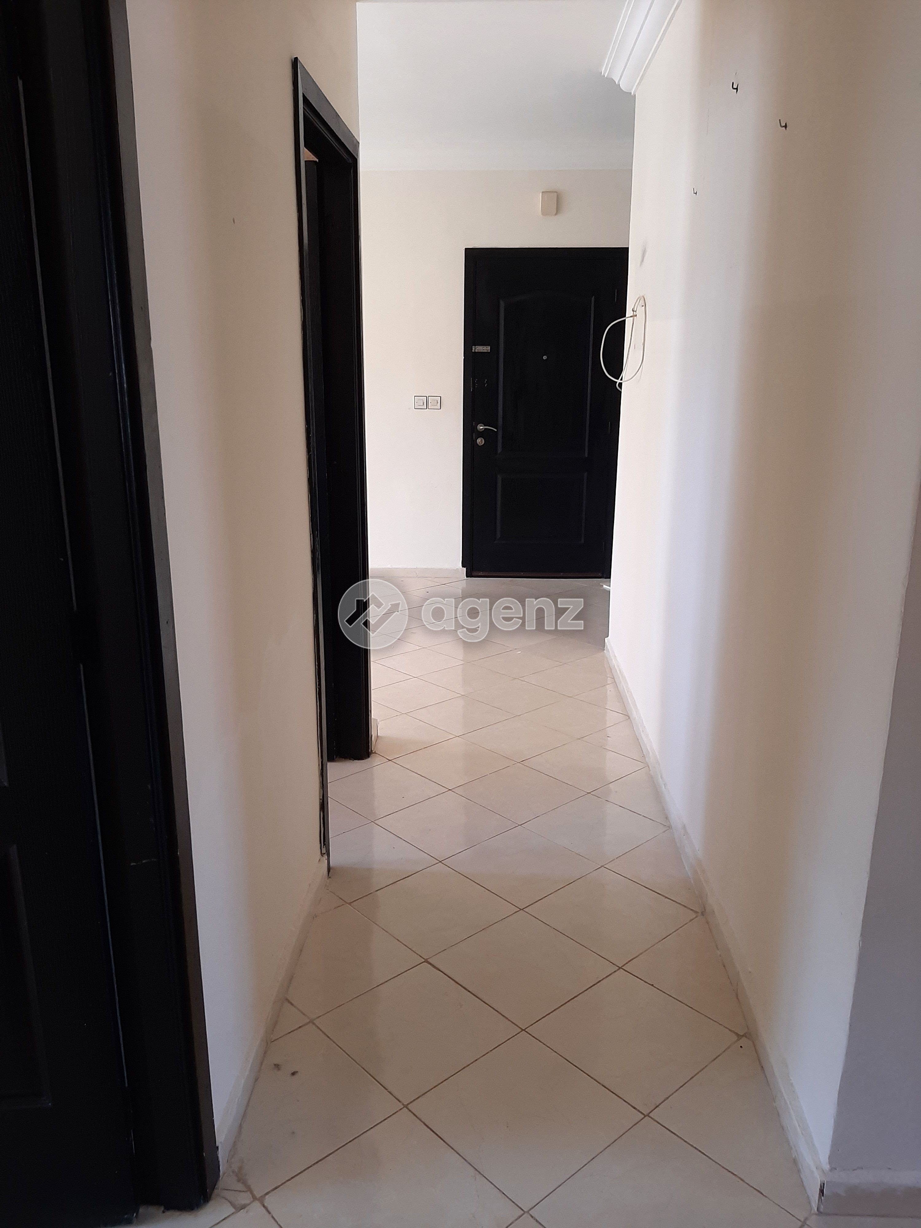 Exceptionnel Appartement de 3 chambres alhamd 1 ain atiq bien ensoleillé, immeuble donne sur la rue principale 10min de la plage (petit Val-d'Or) . — 3
