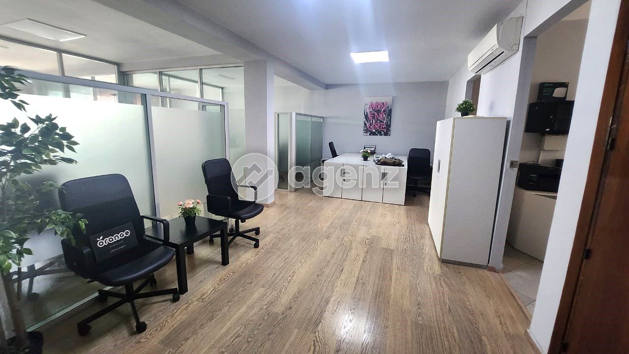Magnifique Bureau à vendre à Gauthier